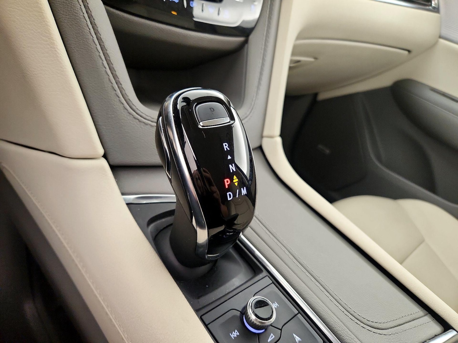 2025 Cadillac XT6 Premium Luxury - Photo 18