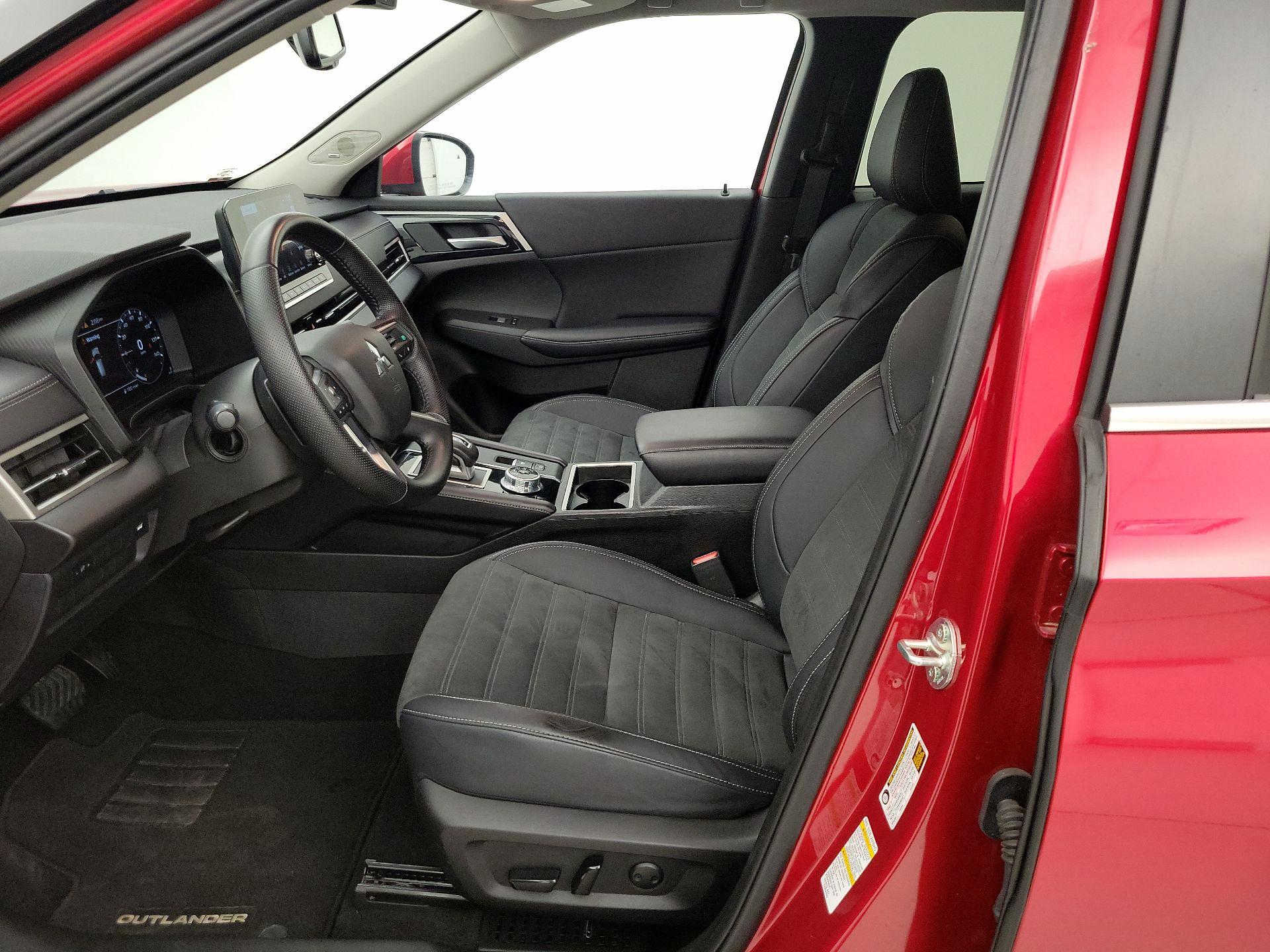 Thumbnail: 2024 Mitsubishi Outlander - 11