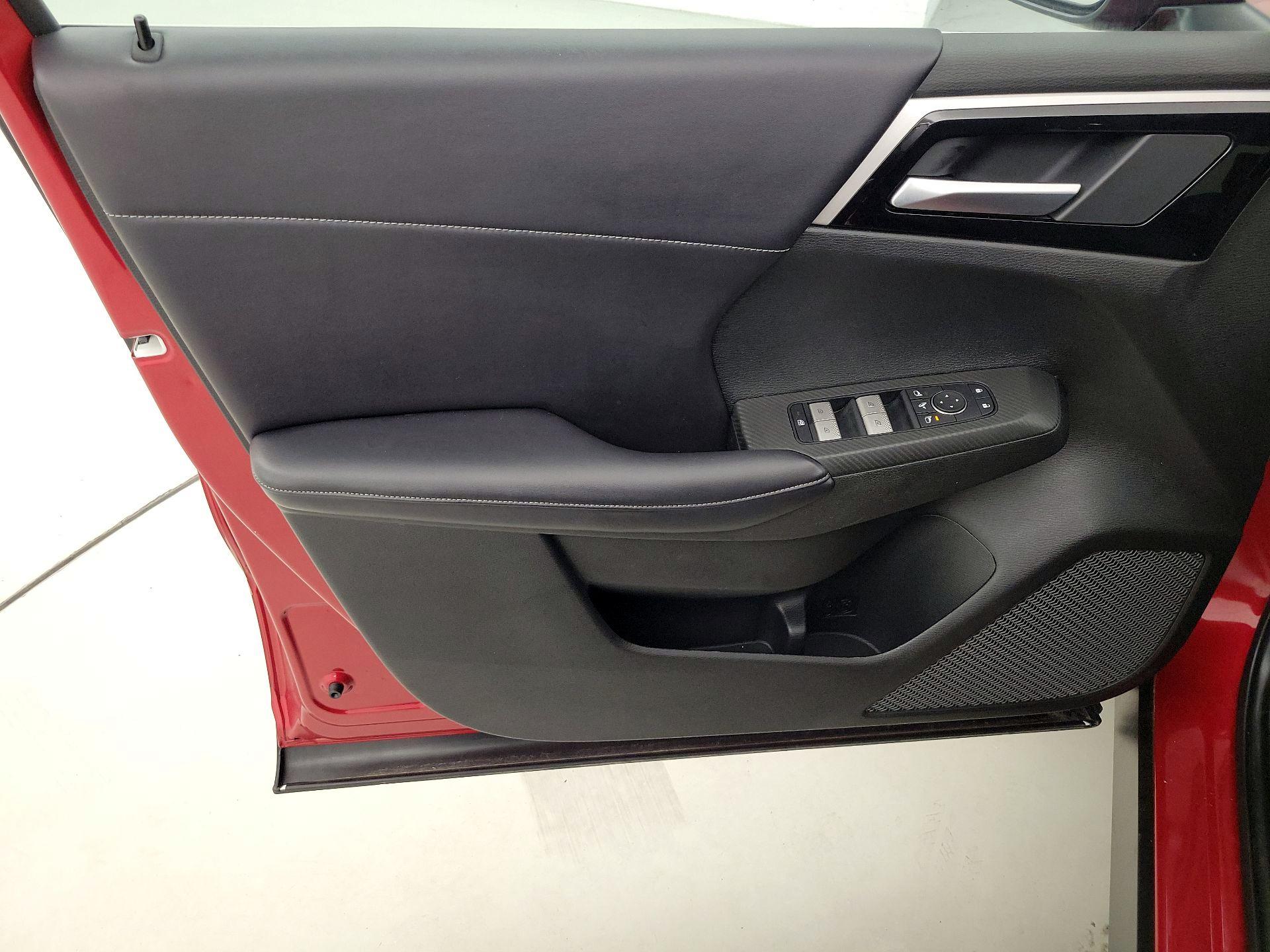 Thumbnail: 2024 Mitsubishi Outlander - 12