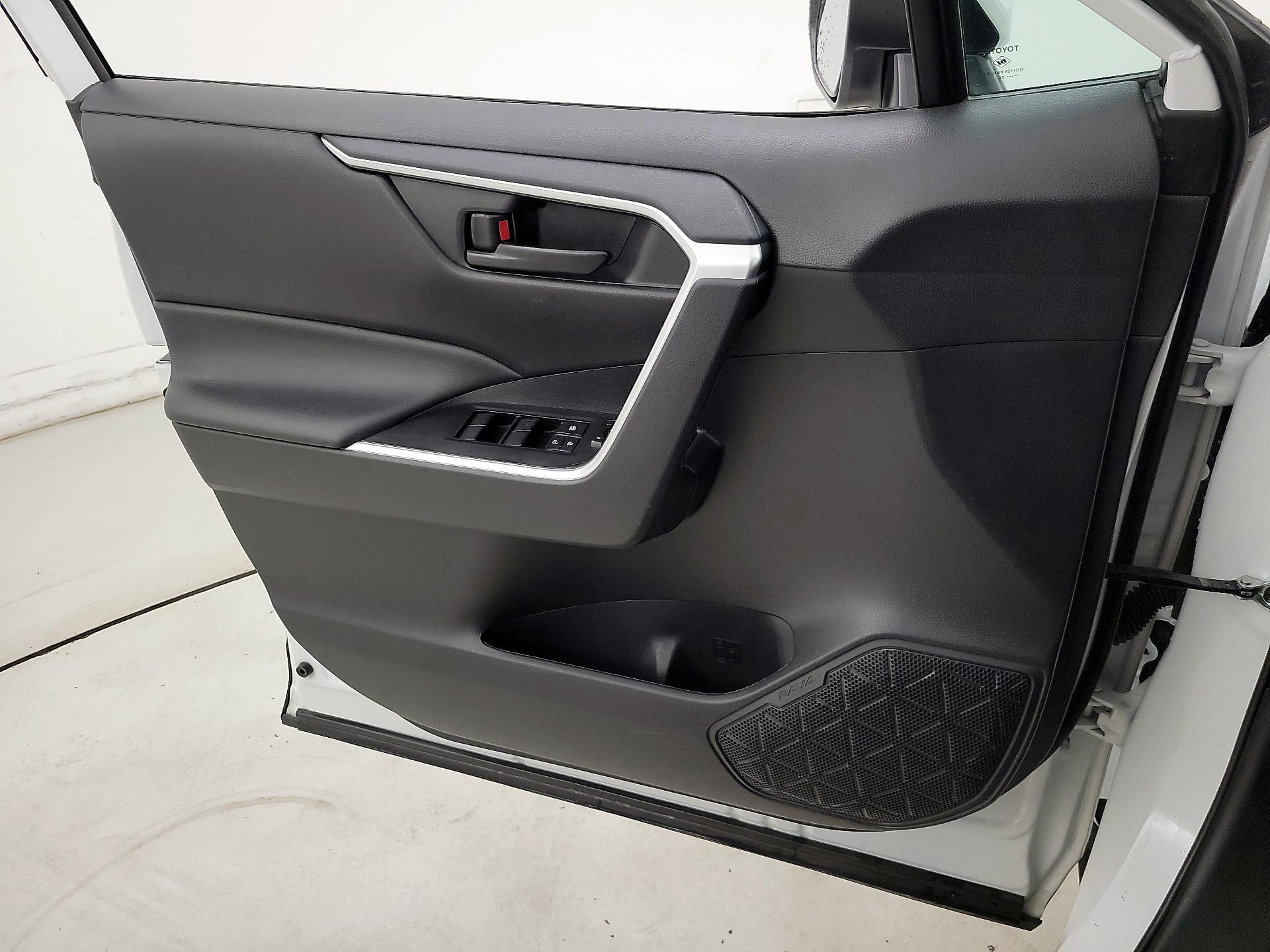 Thumbnail: 2024 Toyota RAV4 - 12