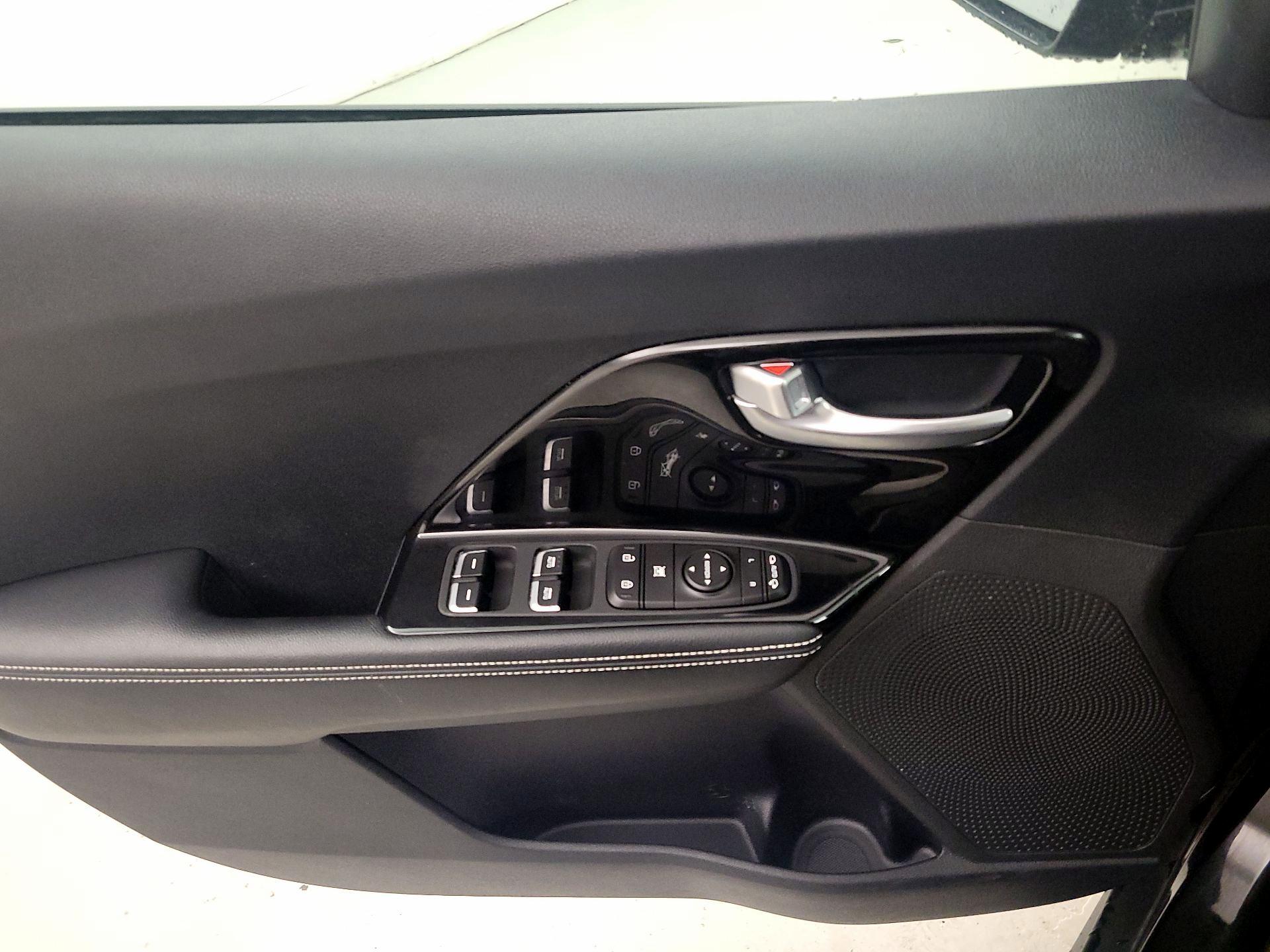 Thumbnail: 2021 Kia Niro - 12