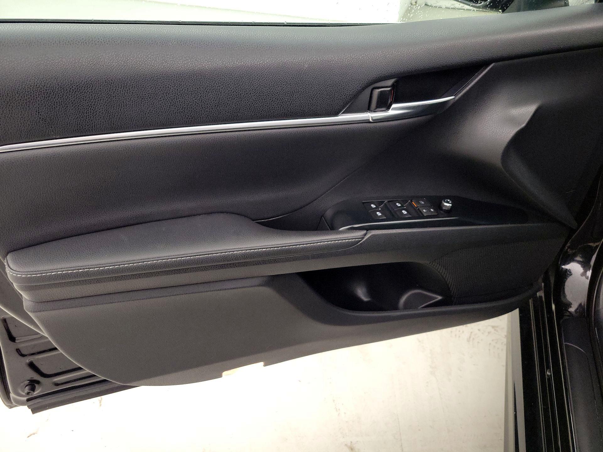 Thumbnail: 2020 Toyota Camry - 12