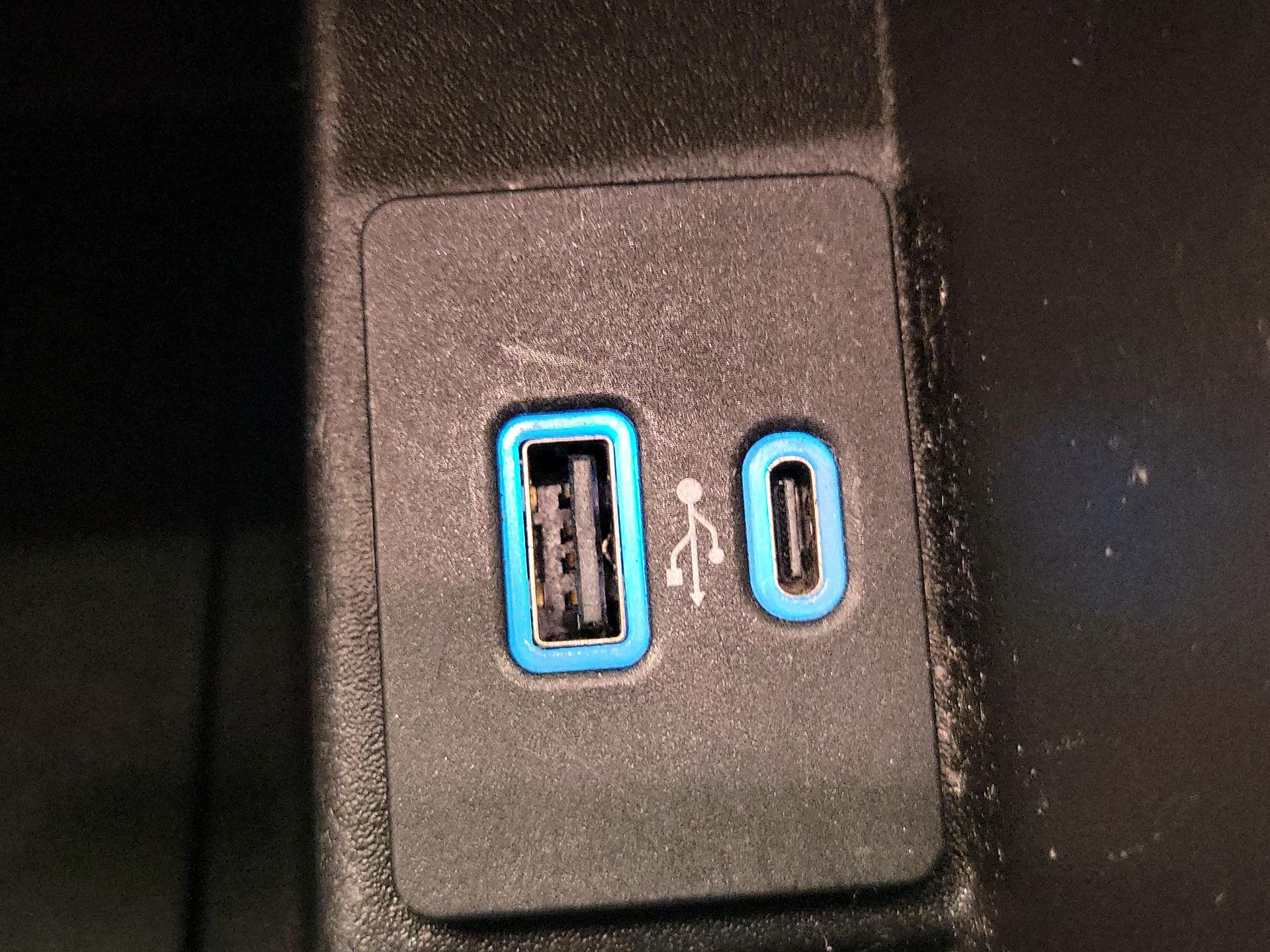 Thumbnail: 2023 Ford Edge - 18