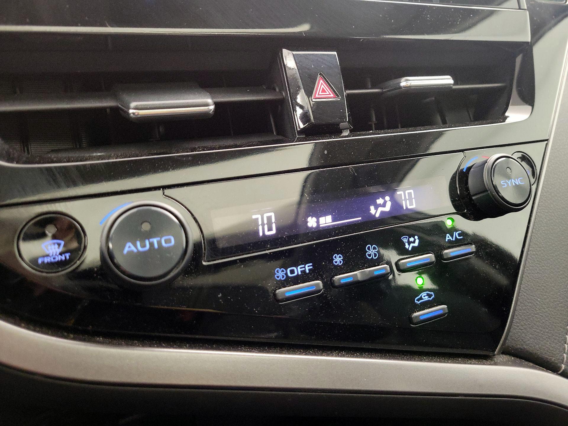 Thumbnail: 2022 Toyota Camry - 16