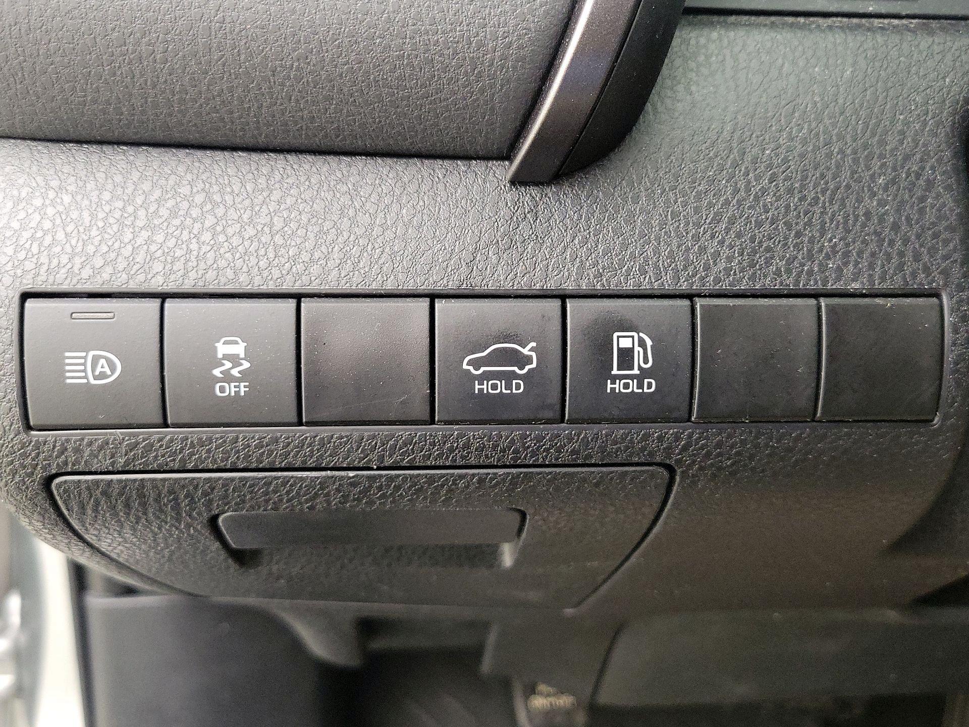 Thumbnail: 2021 Toyota Camry - 13