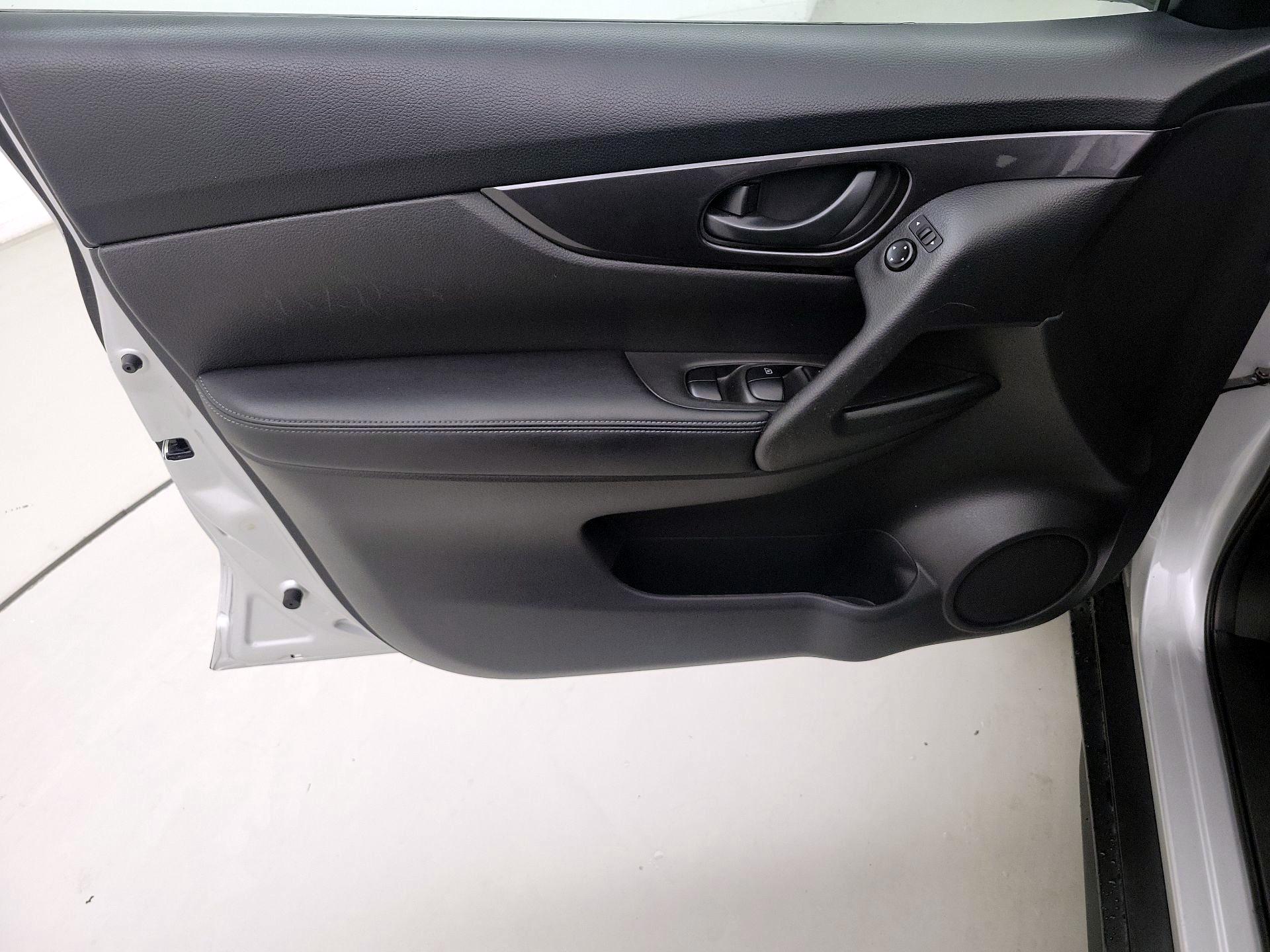 Thumbnail: 2020 Nissan Rogue - 12