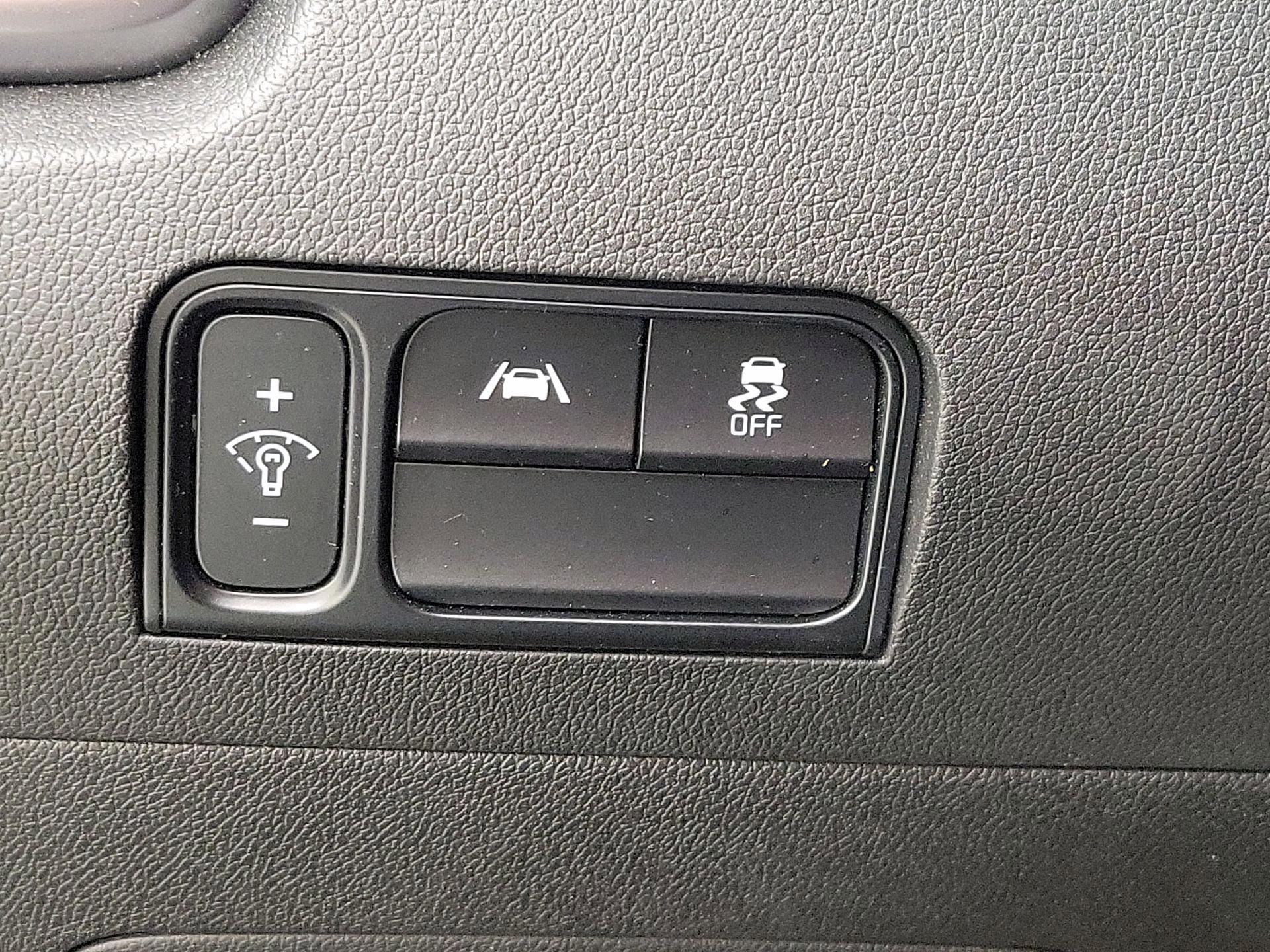 Thumbnail: 2023 Kia Sorento - 13