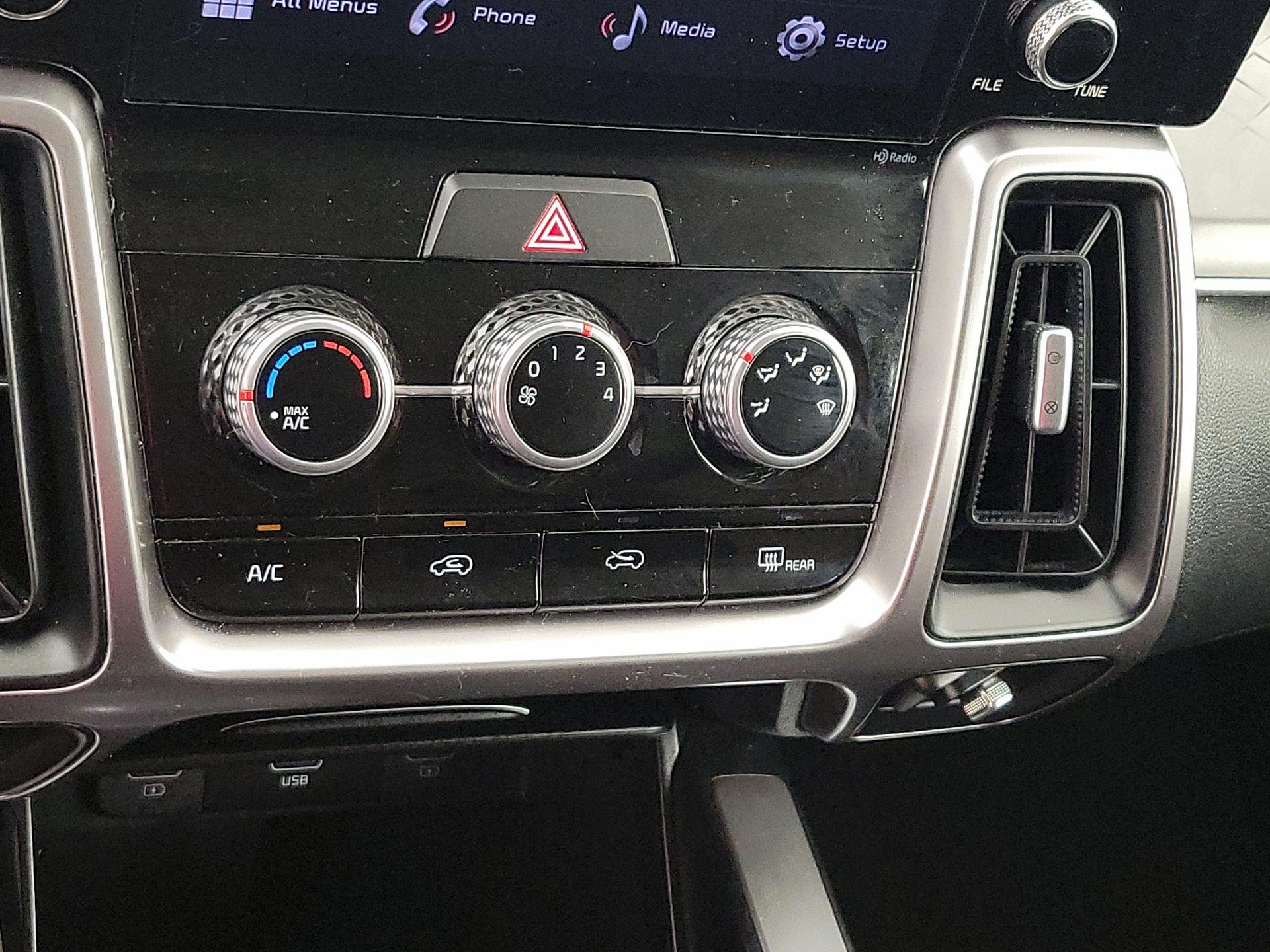 Thumbnail: 2023 Kia Sorento - 16