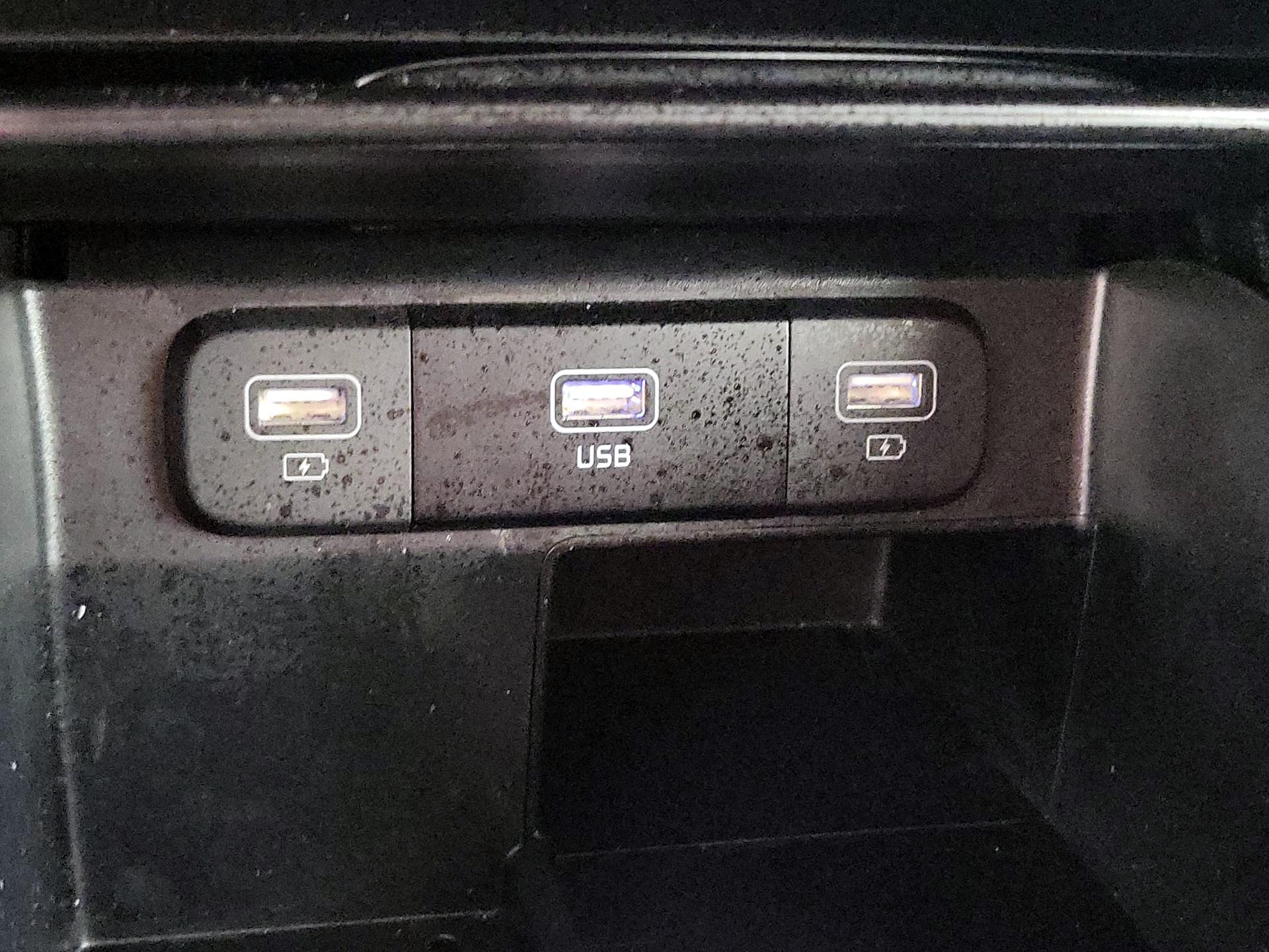 Thumbnail: 2023 Kia Sorento - 18