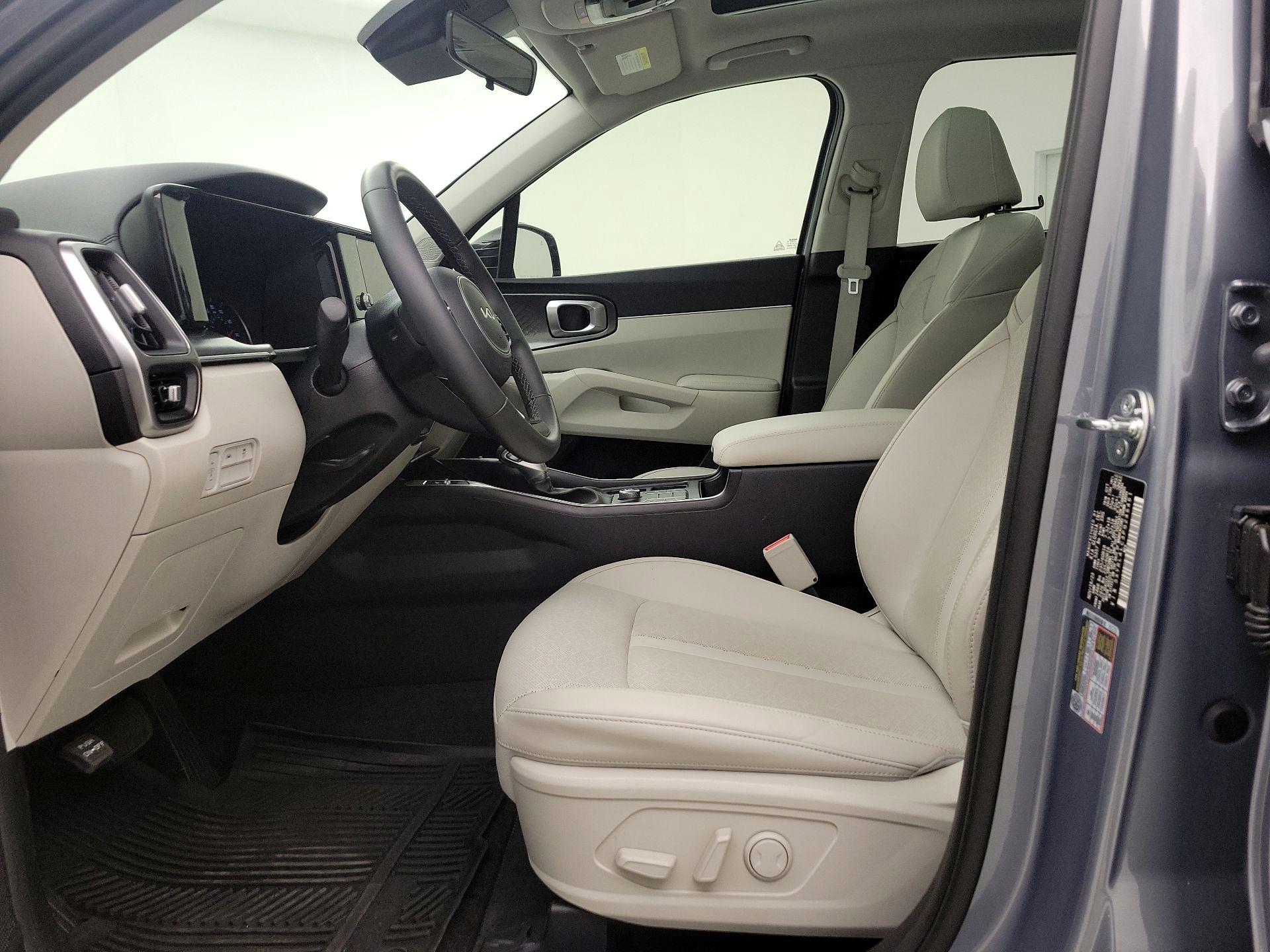 Thumbnail: 2023 Kia Sorento - 11