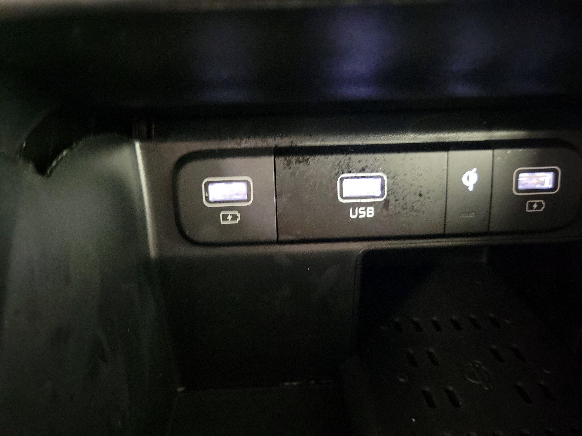 Thumbnail: 2023 Kia Sorento - 19