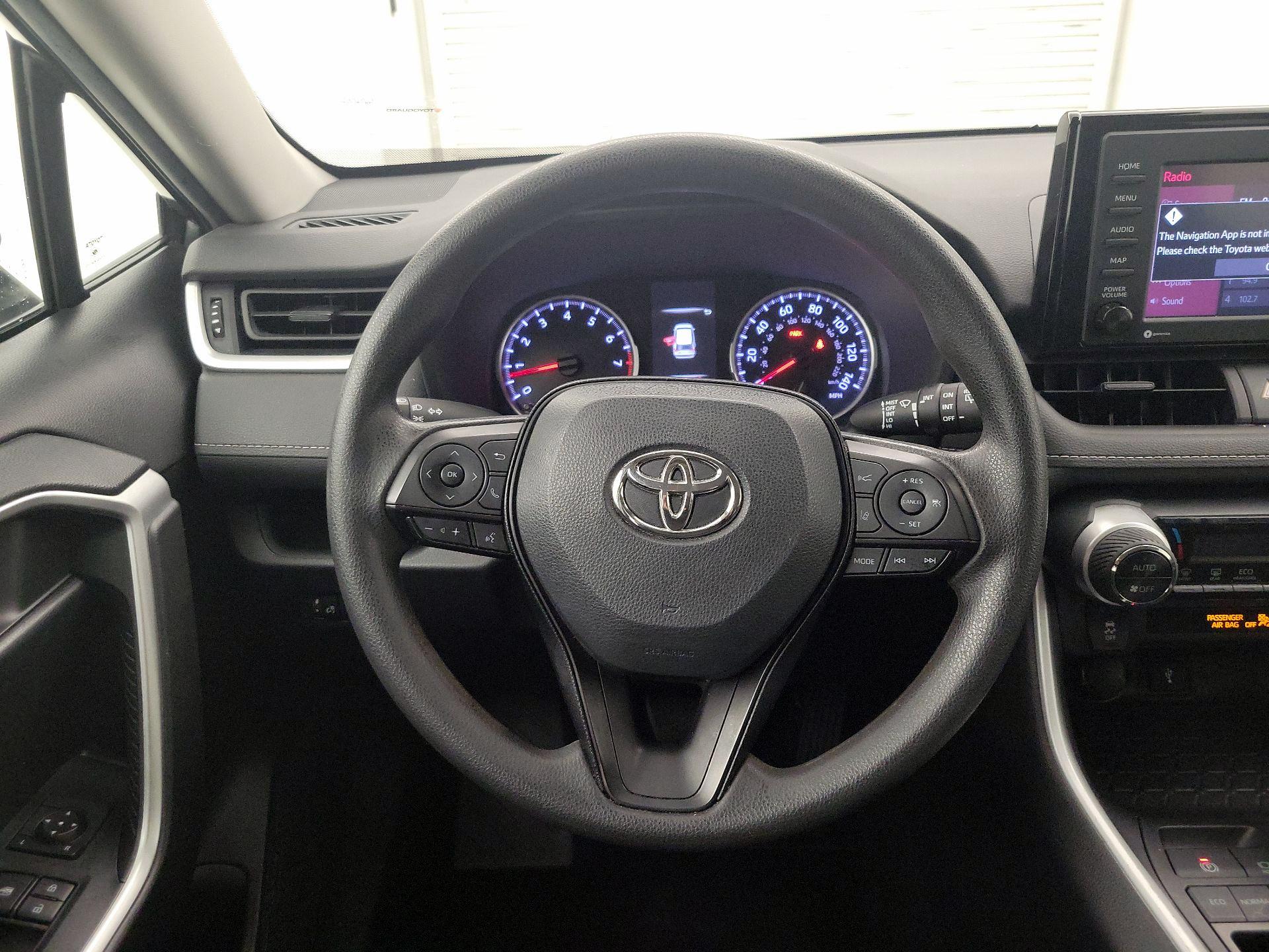 Thumbnail: 2022 Toyota RAV4 - 10