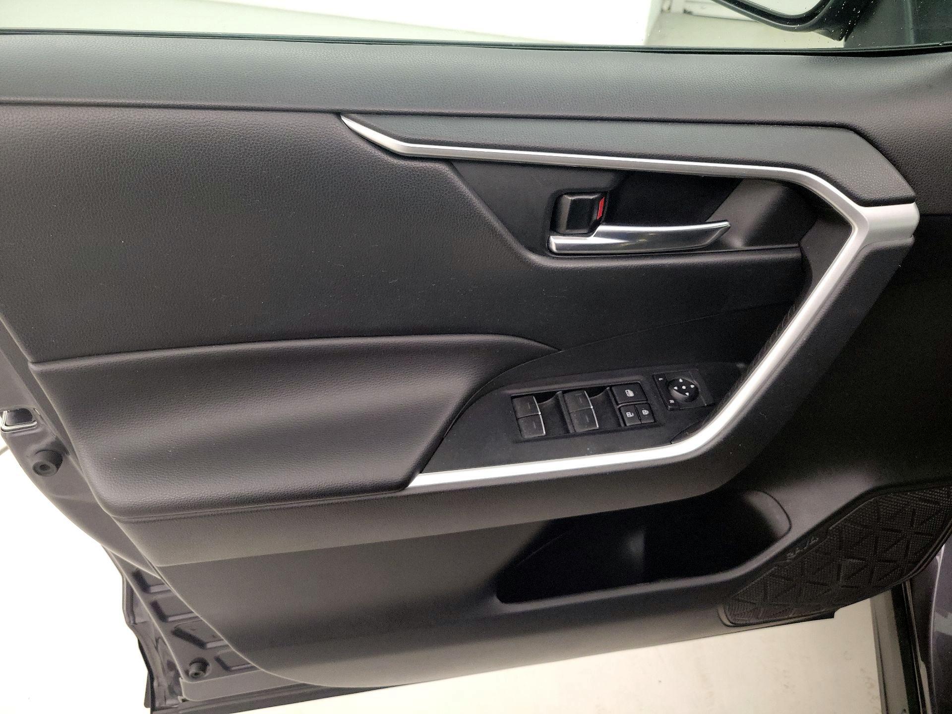 Thumbnail: 2022 Toyota RAV4 - 12