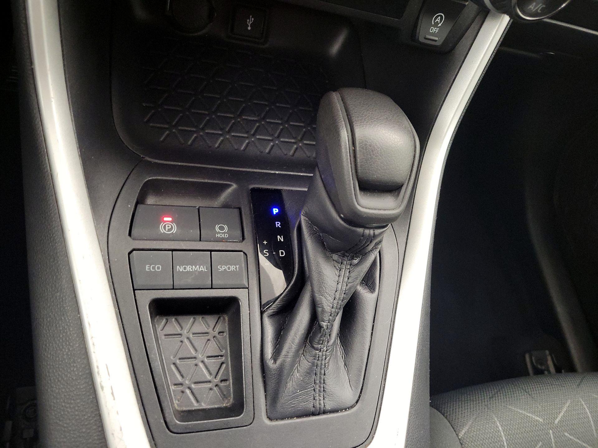 Thumbnail: 2022 Toyota RAV4 - 17