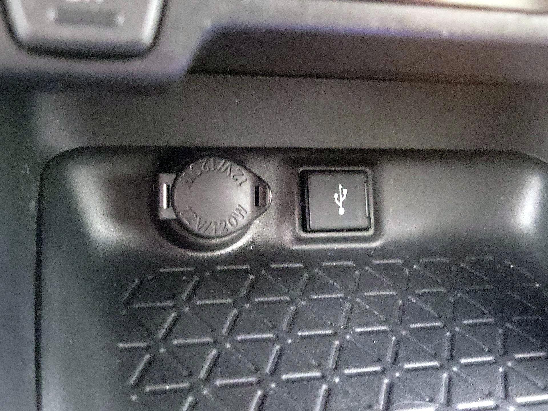 Thumbnail: 2022 Toyota RAV4 - 18