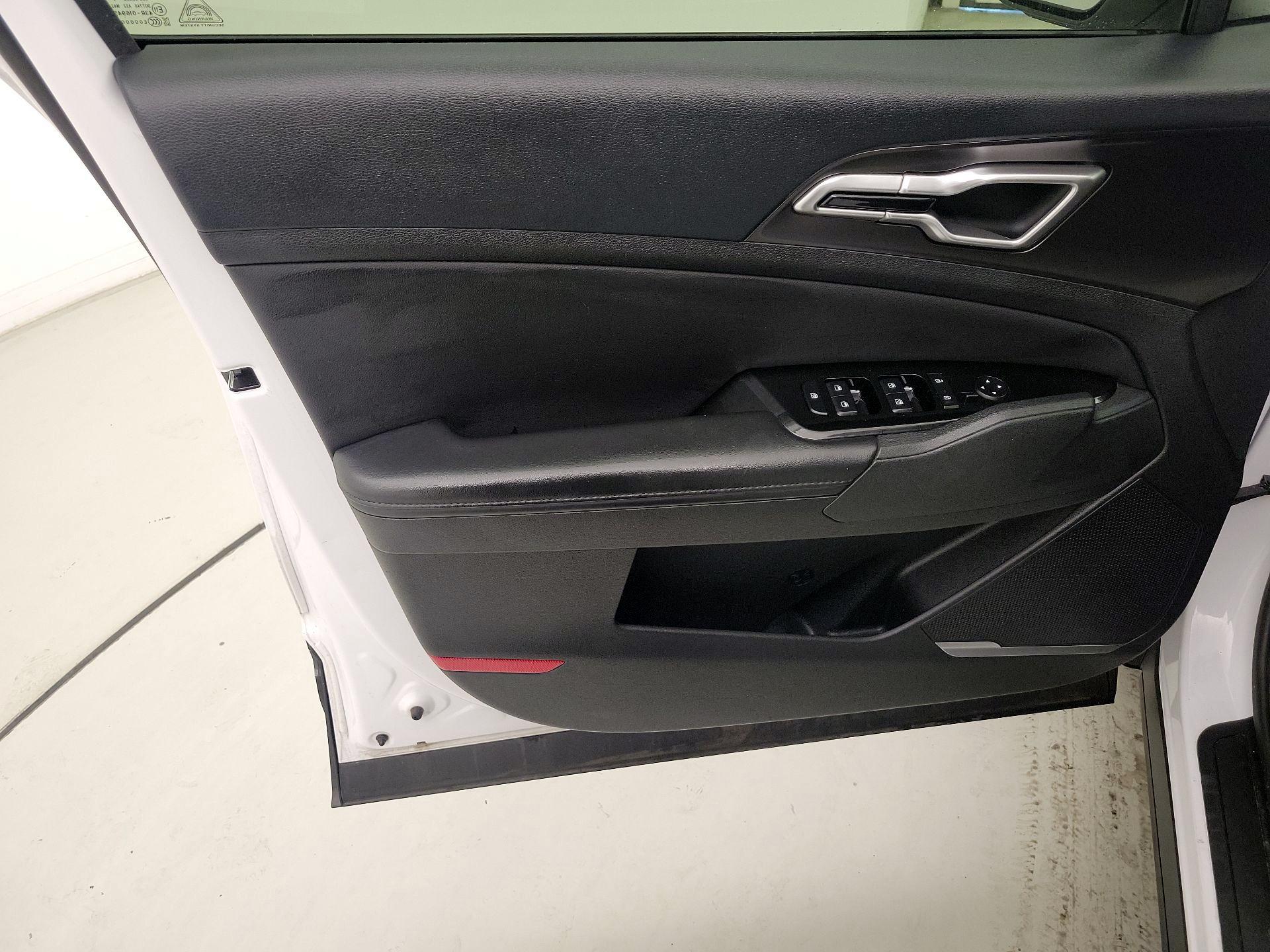 Thumbnail: 2023 Kia Sportage - 12