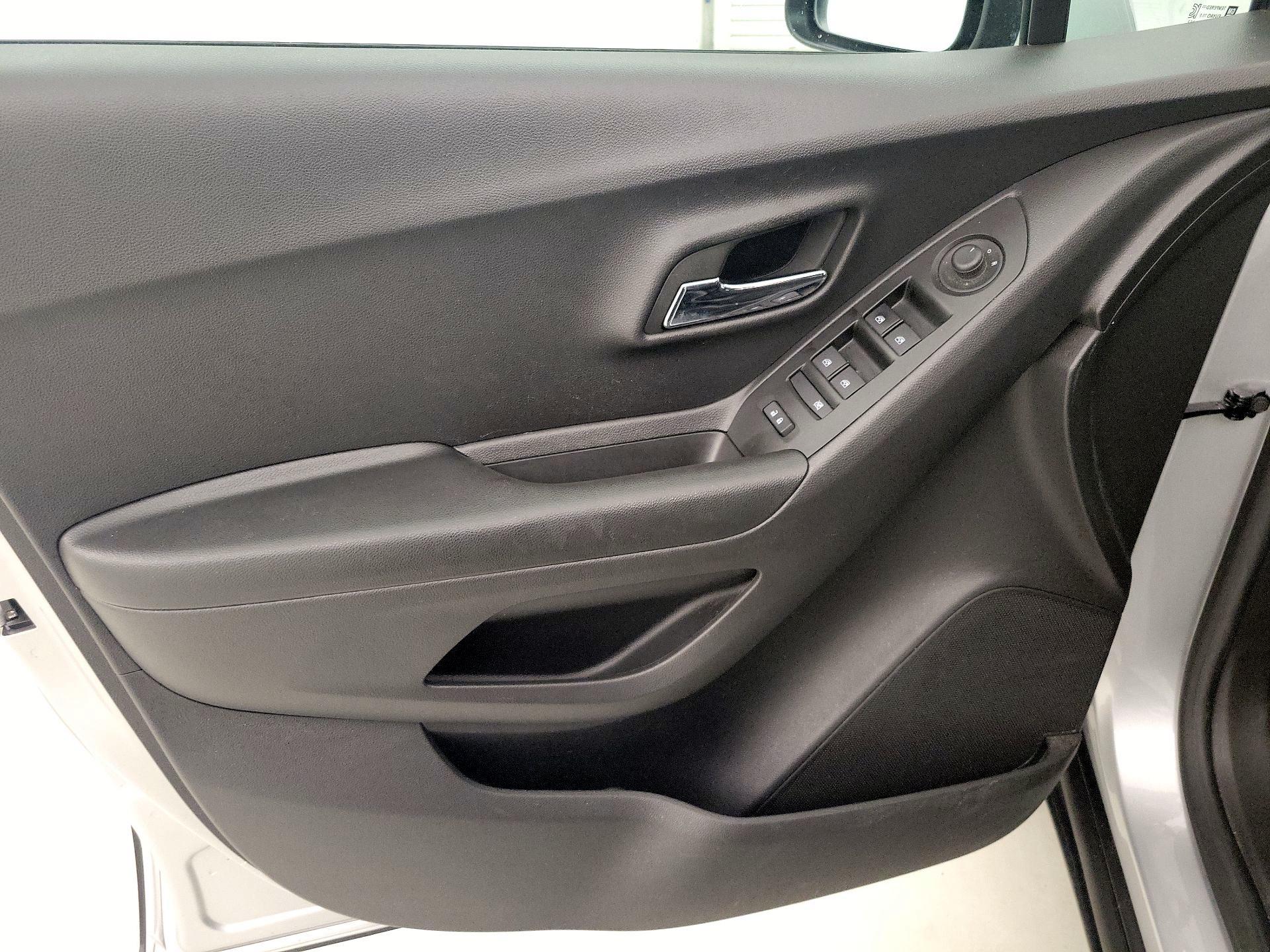 Thumbnail: 2022 Chevrolet Trax - 12