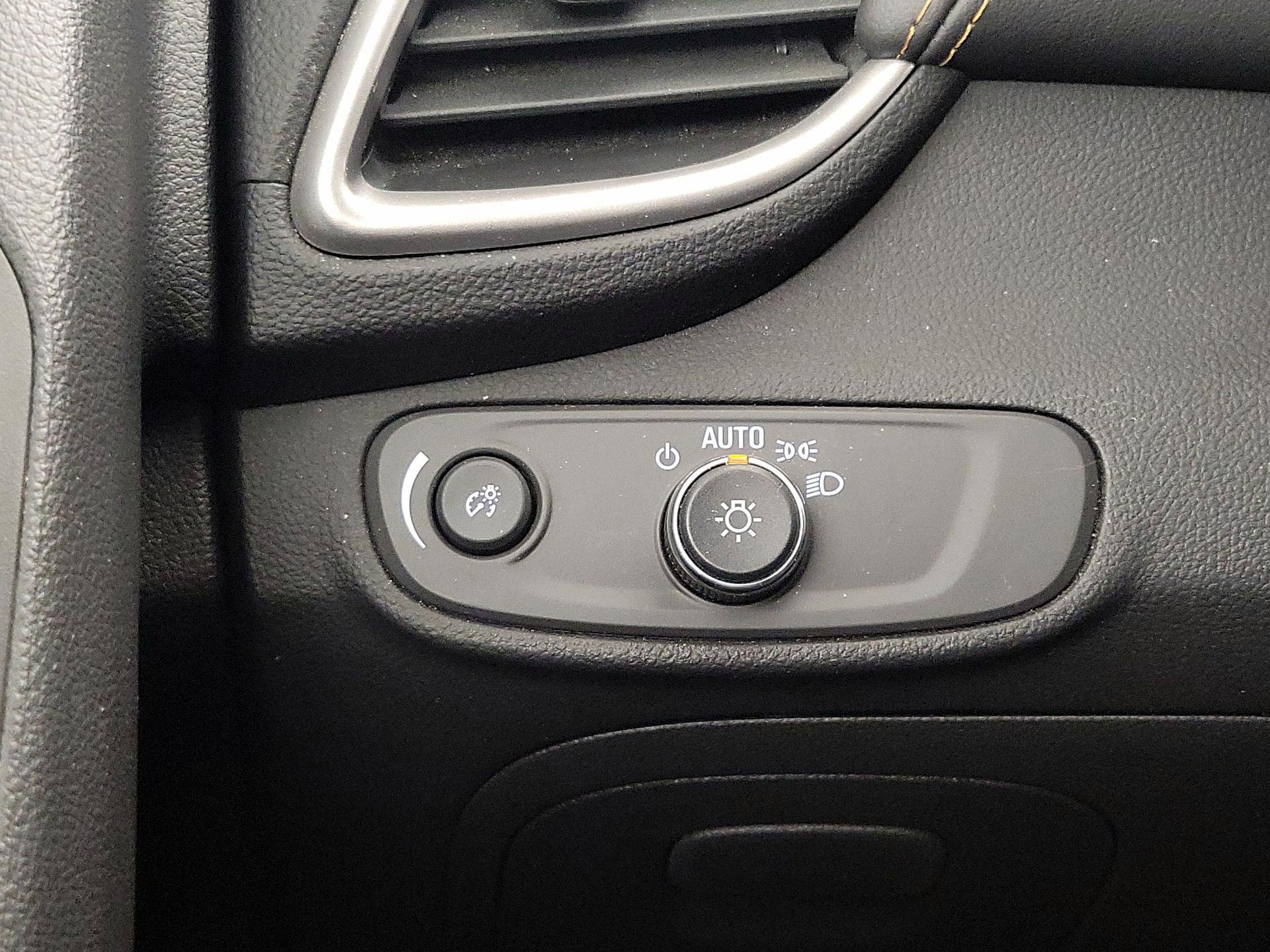 Thumbnail: 2022 Chevrolet Trax - 13