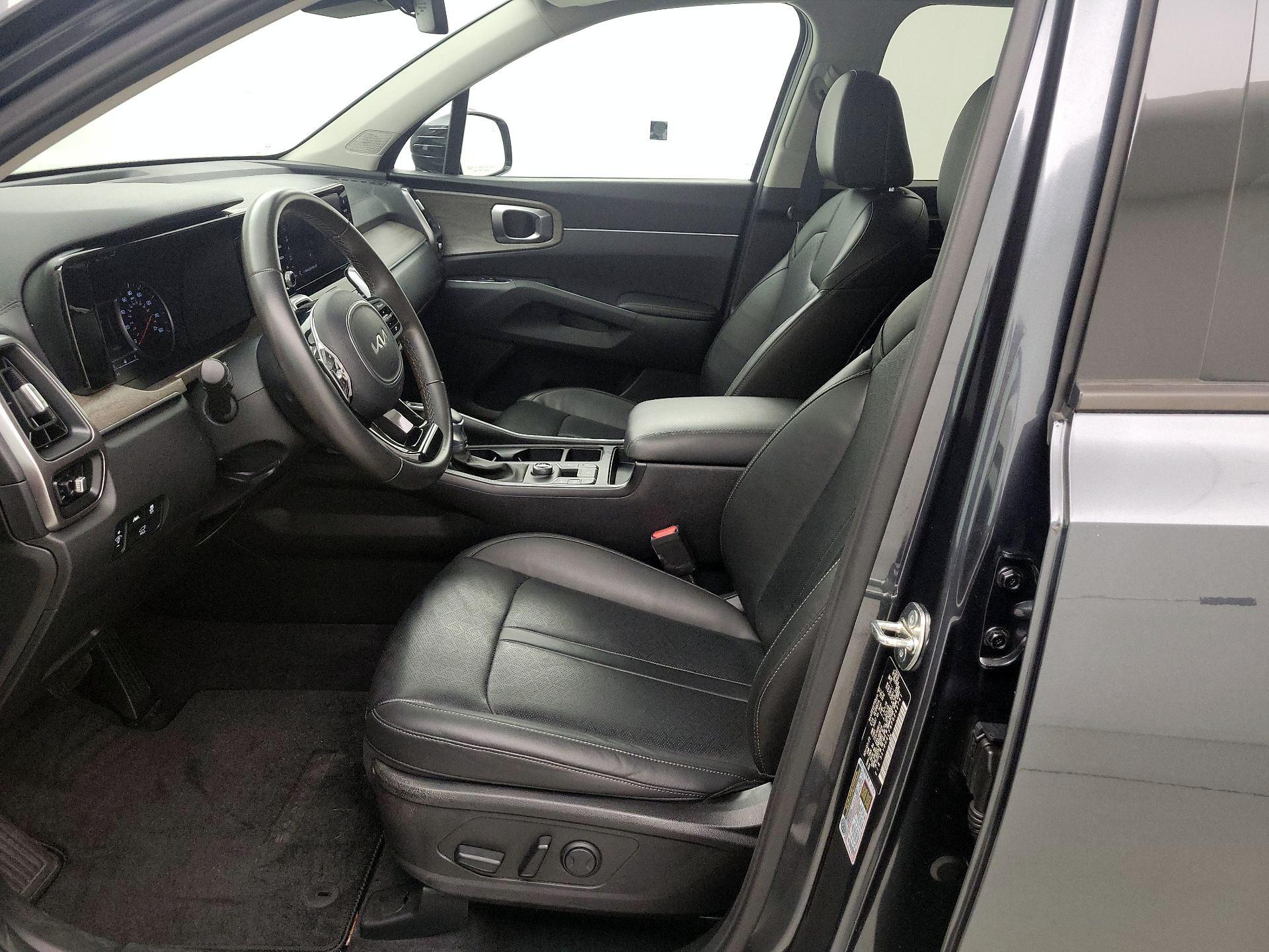 Thumbnail: 2023 Kia Sorento - 11