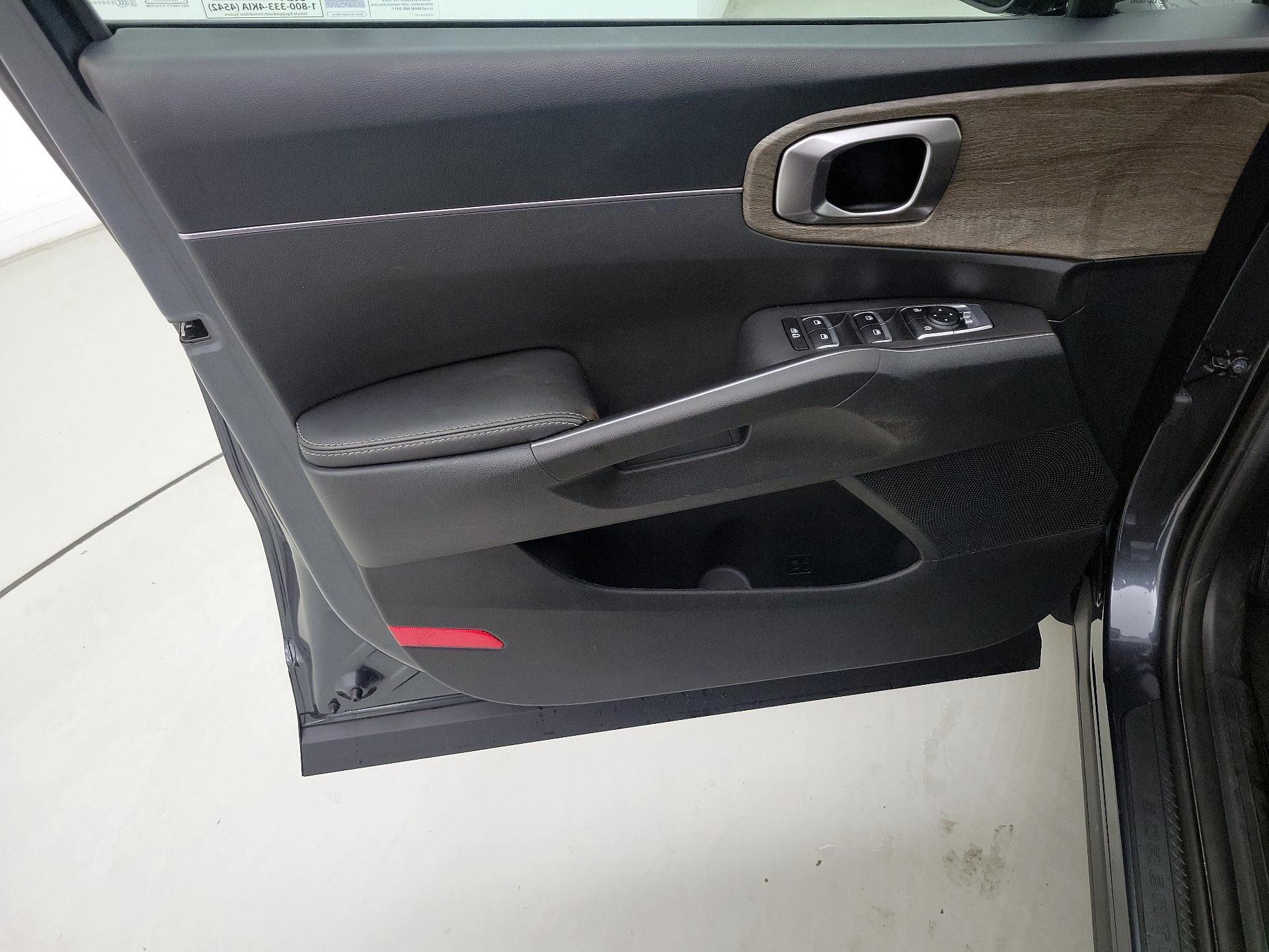 Thumbnail: 2023 Kia Sorento - 12