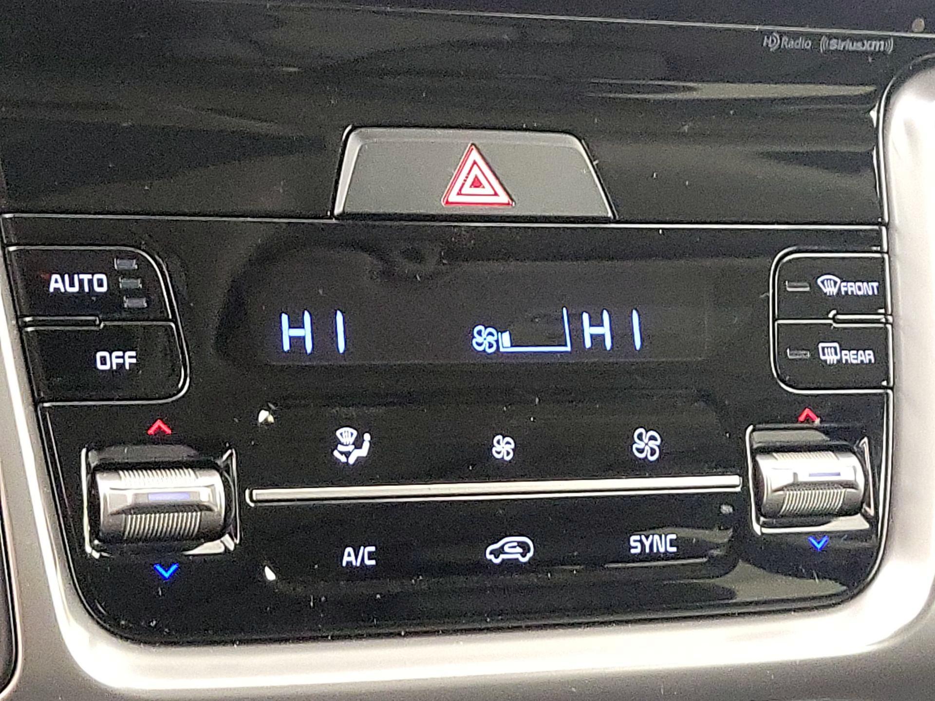 Thumbnail: 2023 Kia Sorento - 17