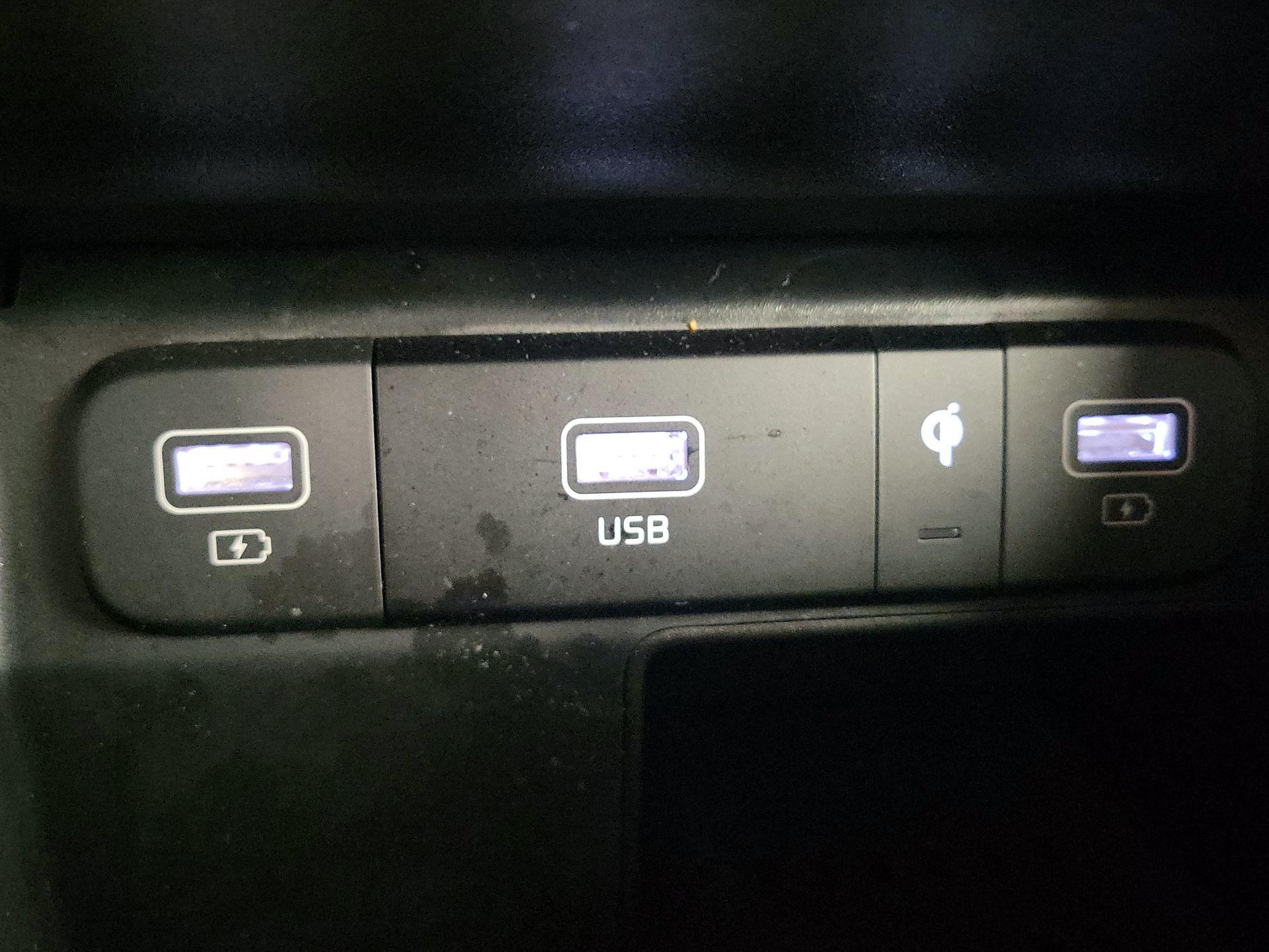 Thumbnail: 2023 Kia Sorento - 19