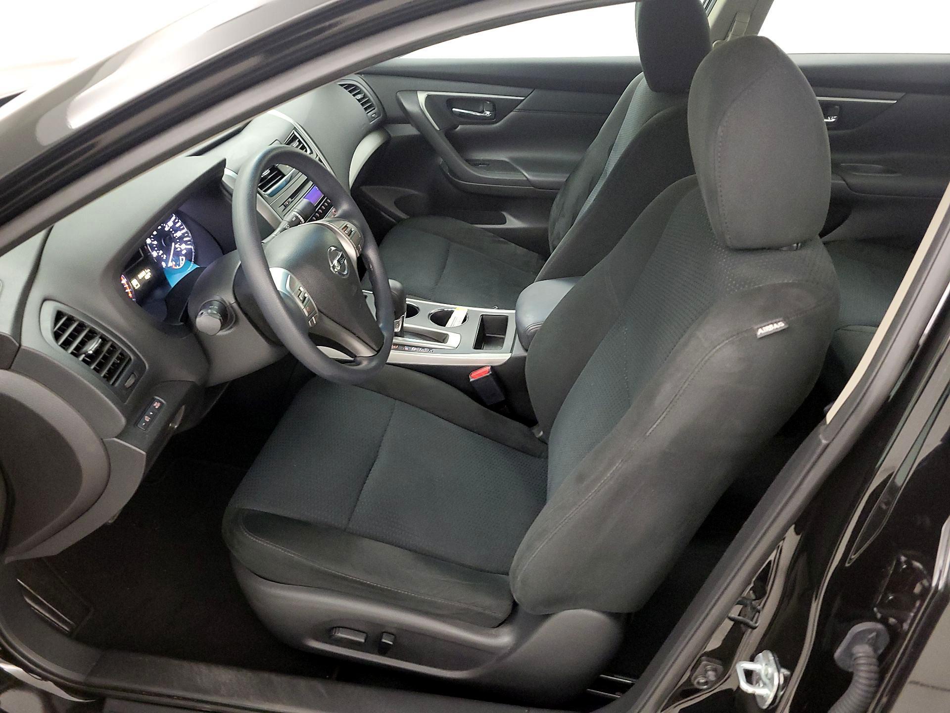 Thumbnail: 2015 Nissan Altima - 11