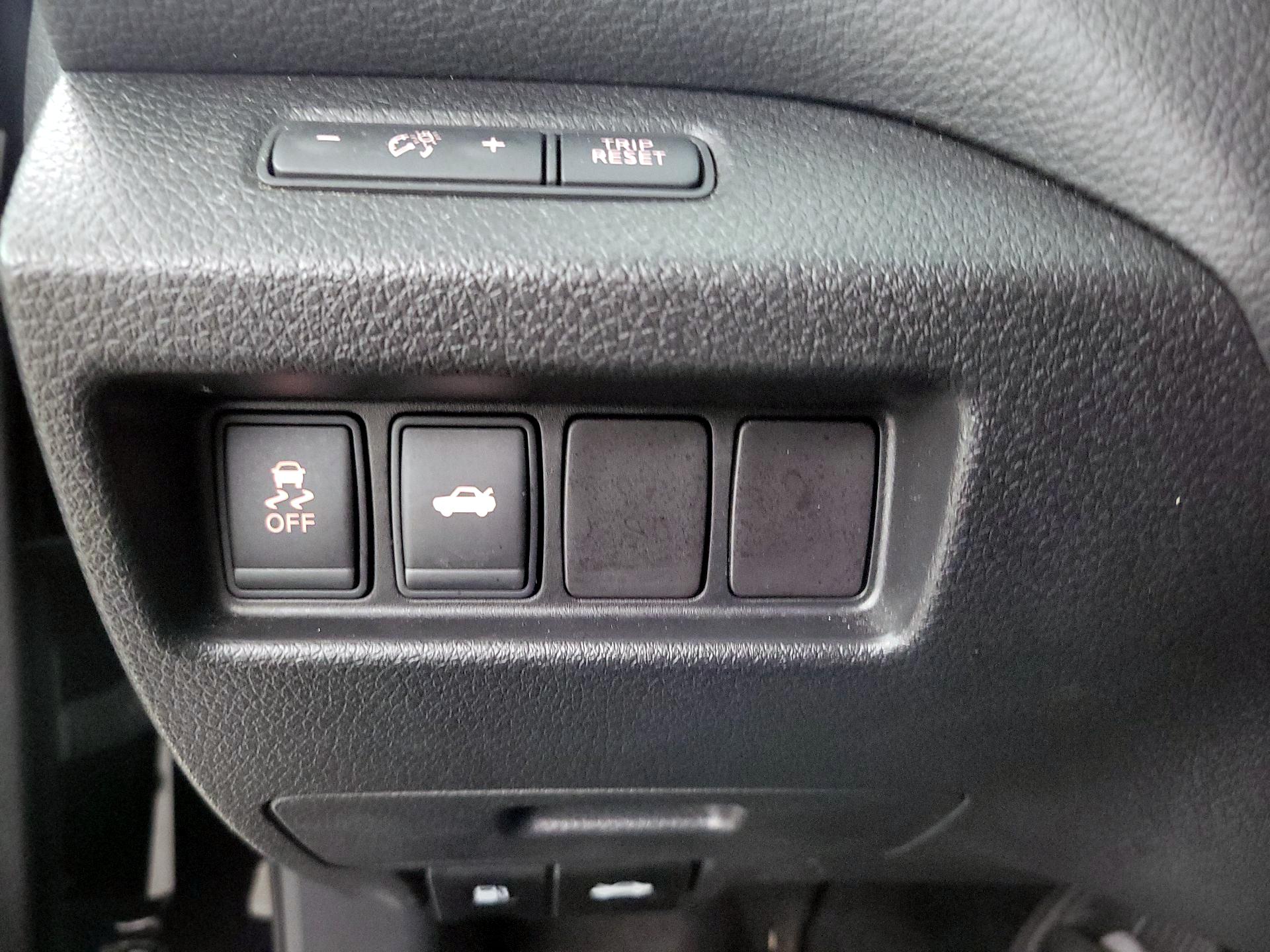 Thumbnail: 2015 Nissan Altima - 13