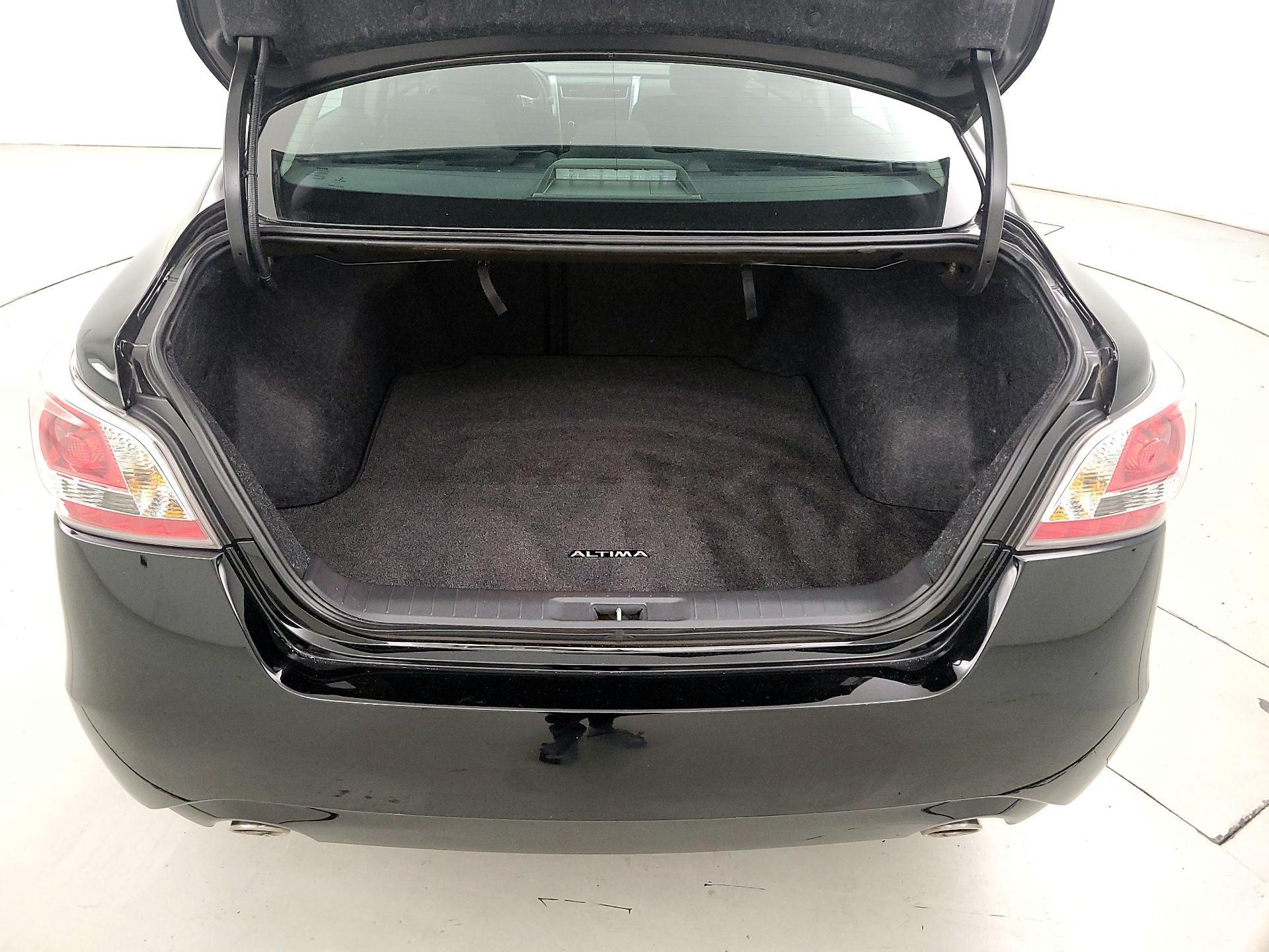 Thumbnail: 2015 Nissan Altima - 19