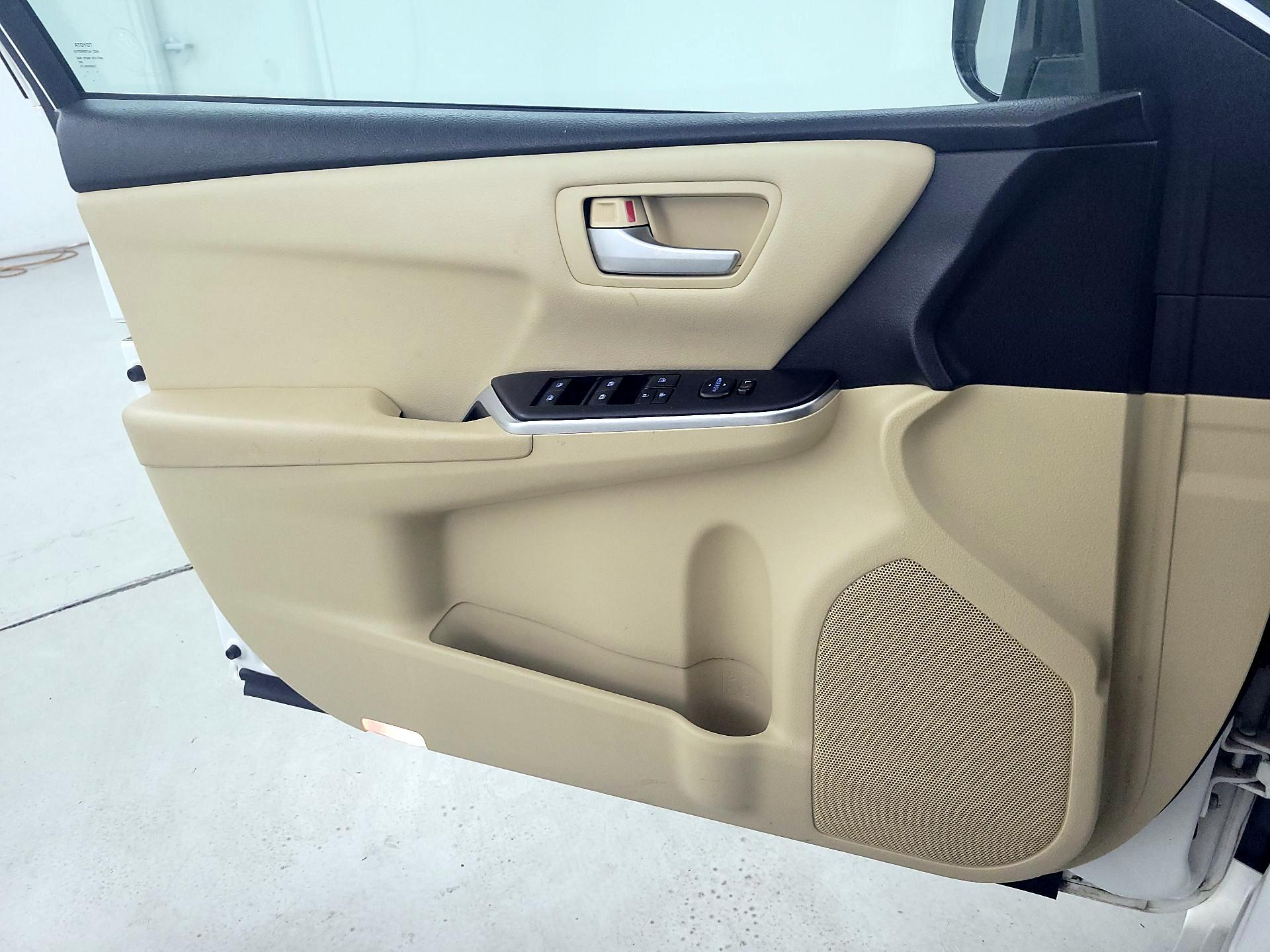 Thumbnail: 2016 Toyota Camry - 12