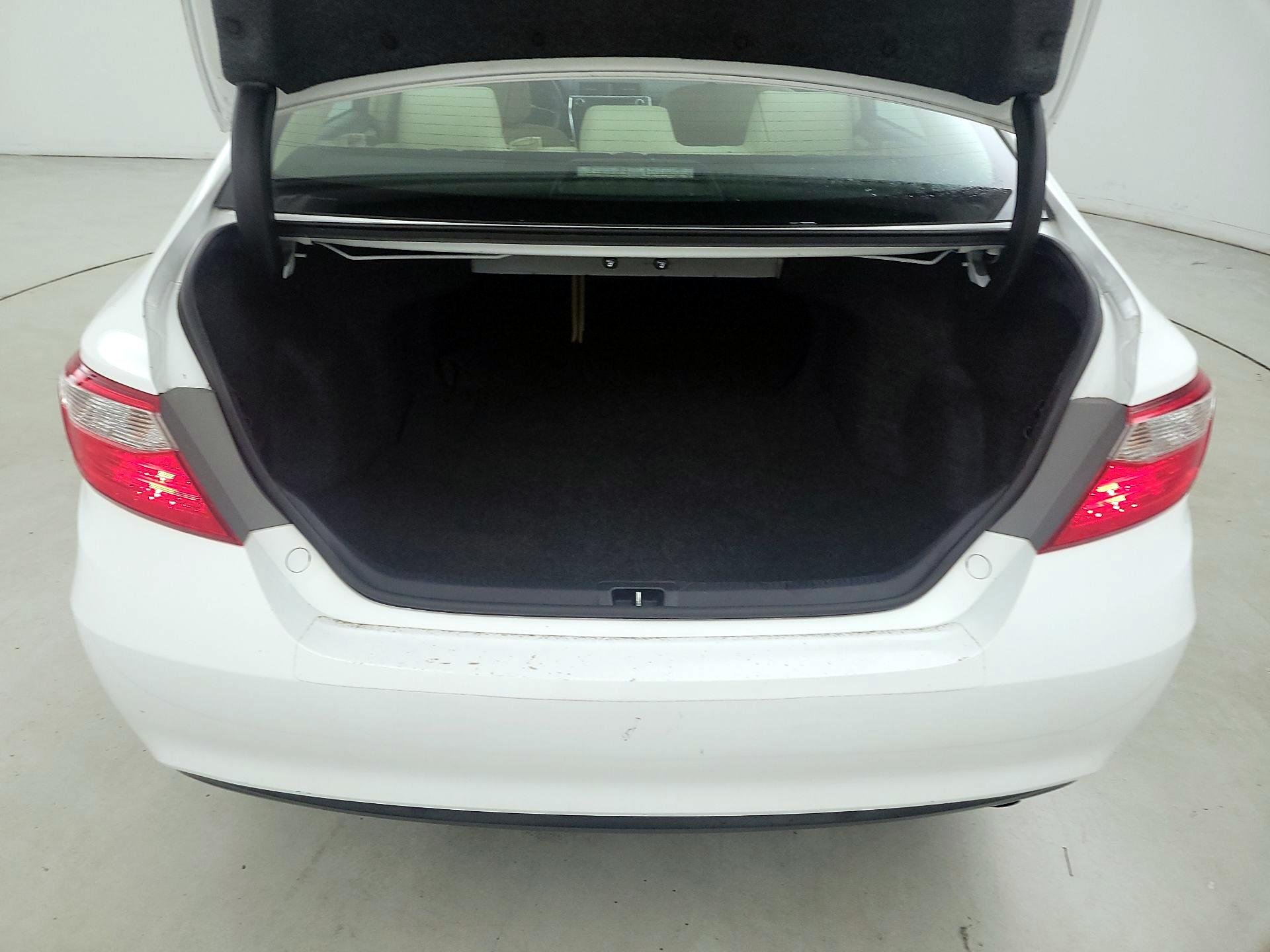 Thumbnail: 2016 Toyota Camry - 20