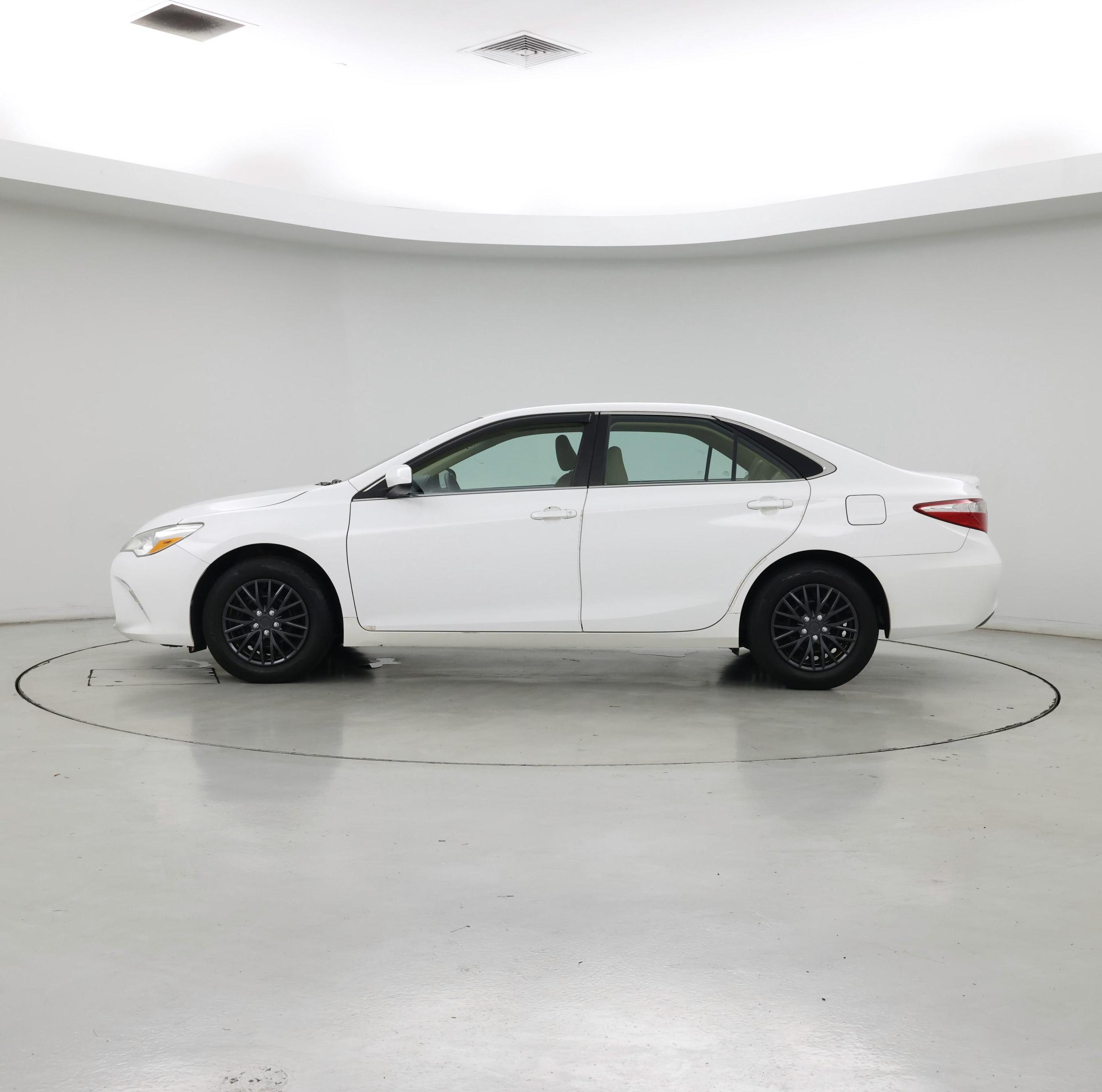 Thumbnail: 2016 Toyota Camry - 3