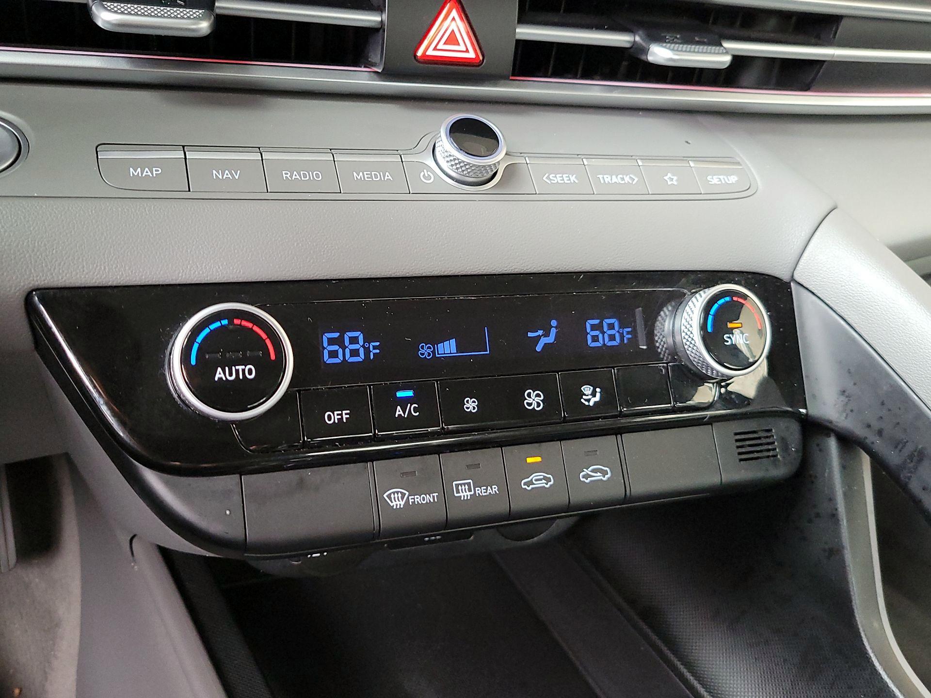 Thumbnail: 2024 Hyundai Elantra - 17