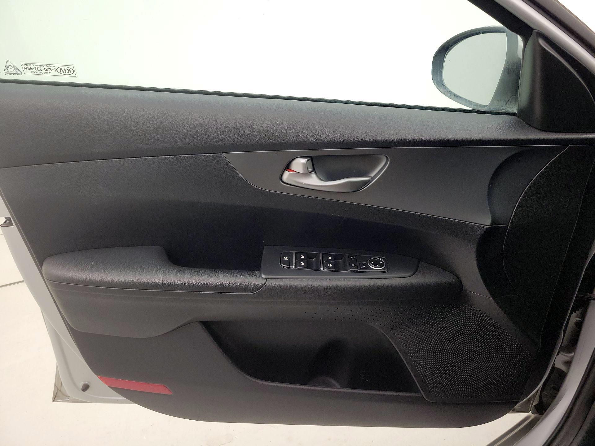 Thumbnail: 2021 Kia Forte - 12