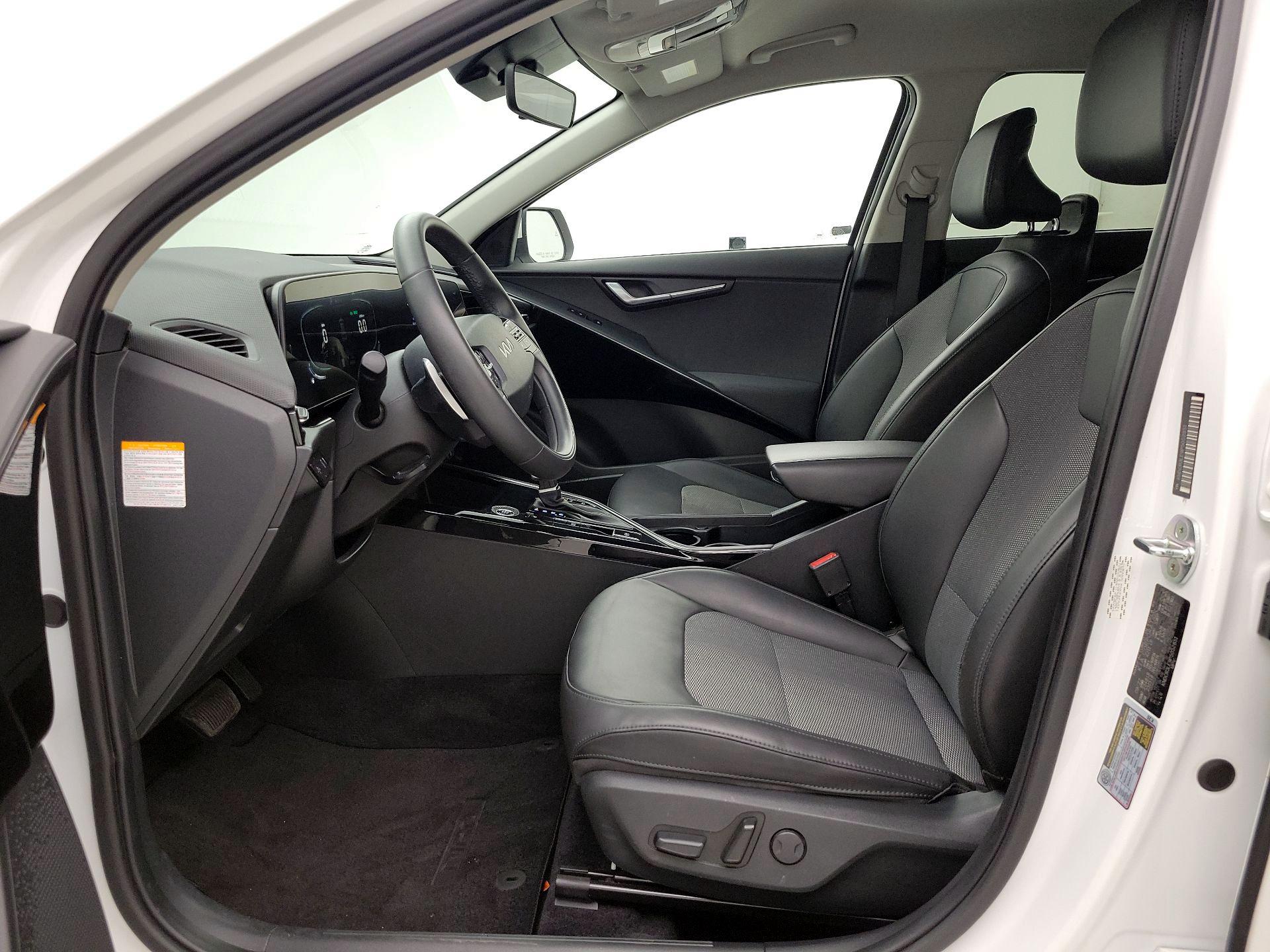 Thumbnail: 2023 Kia Niro - 11