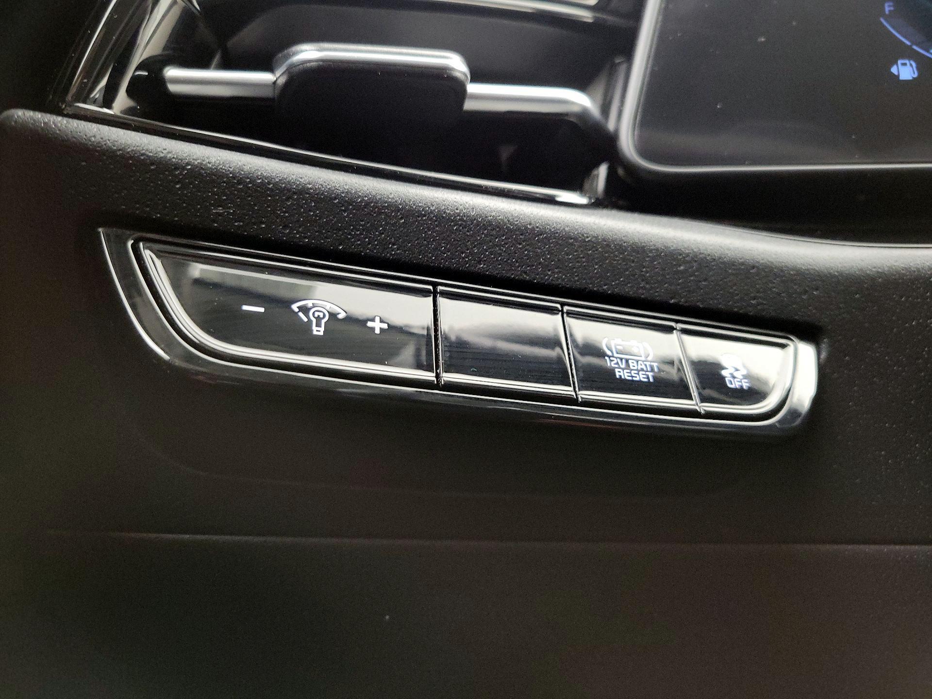 Thumbnail: 2023 Kia Niro - 13