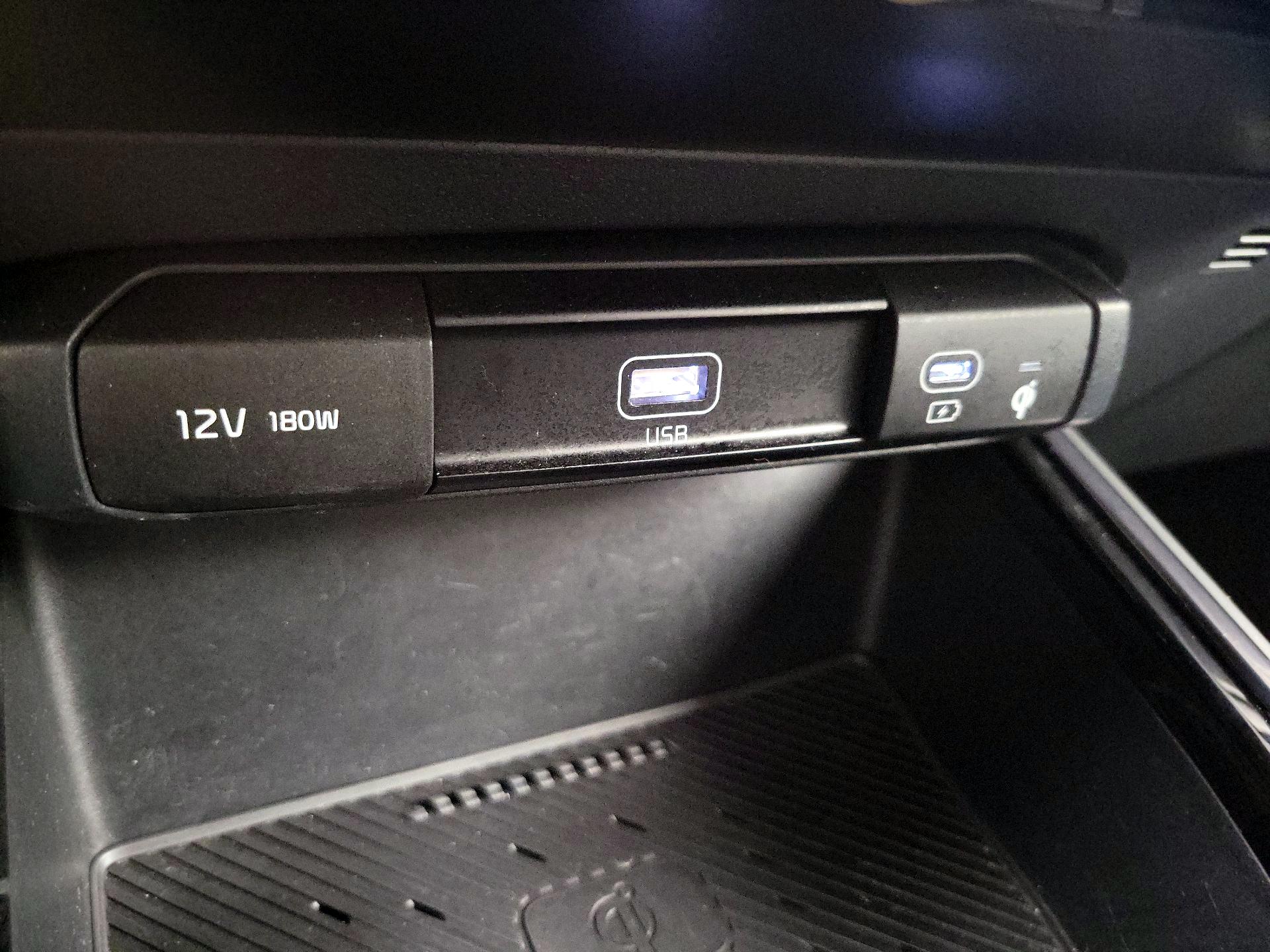 Thumbnail: 2023 Kia Niro - 18