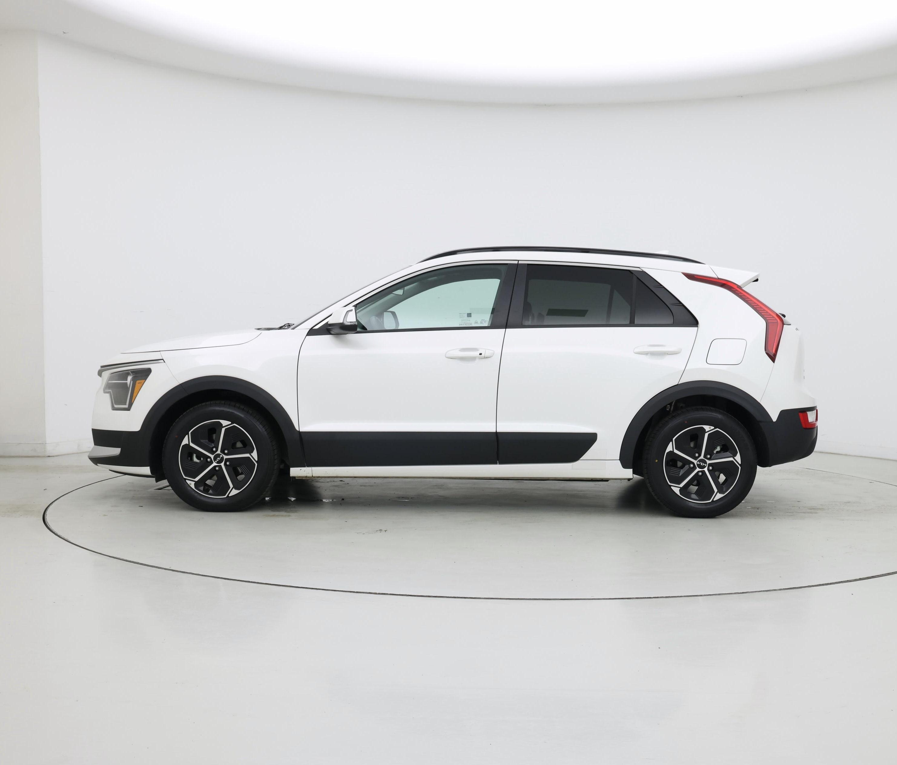 Thumbnail: 2023 Kia Niro - 3