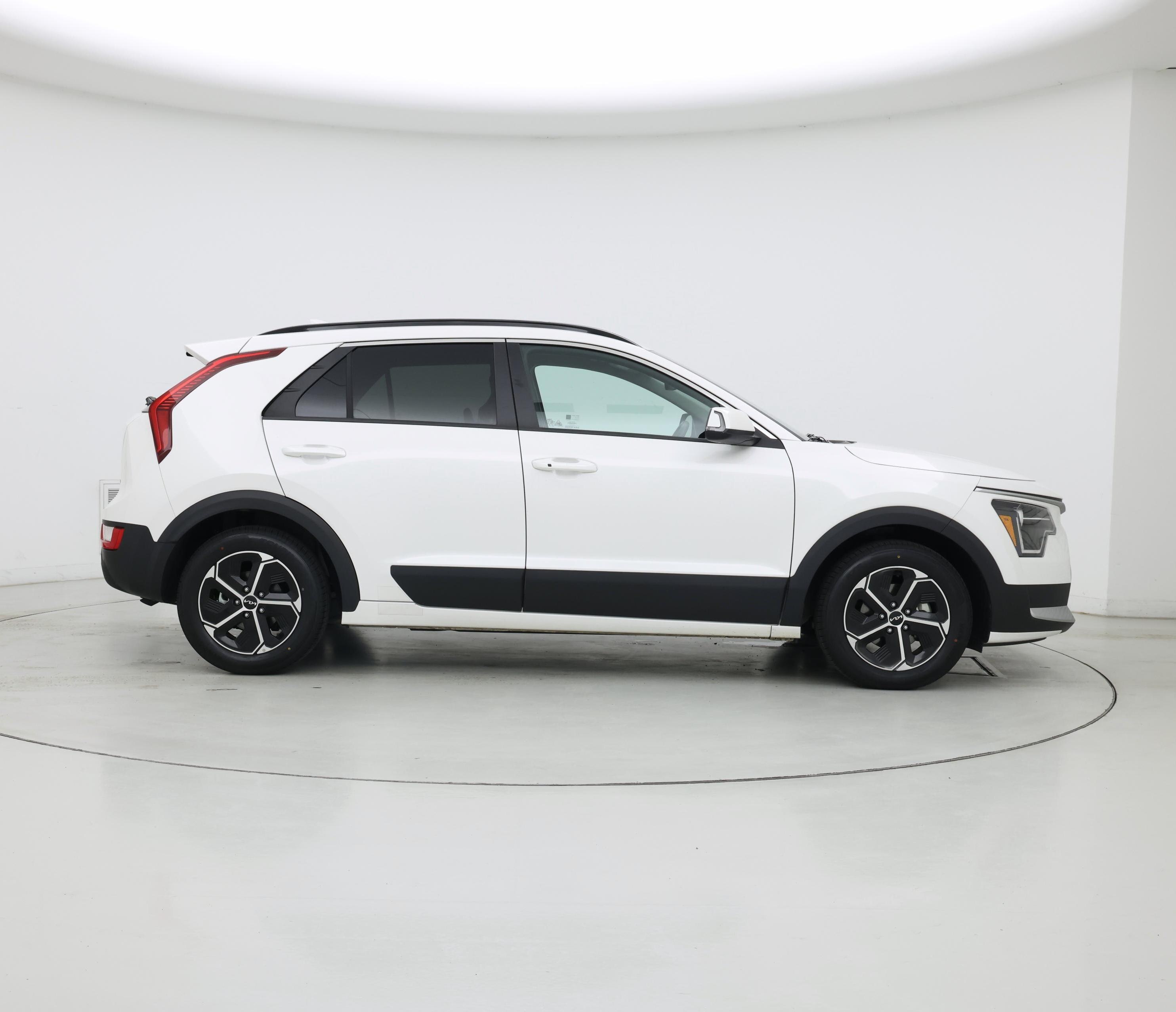 Thumbnail: 2023 Kia Niro - 7