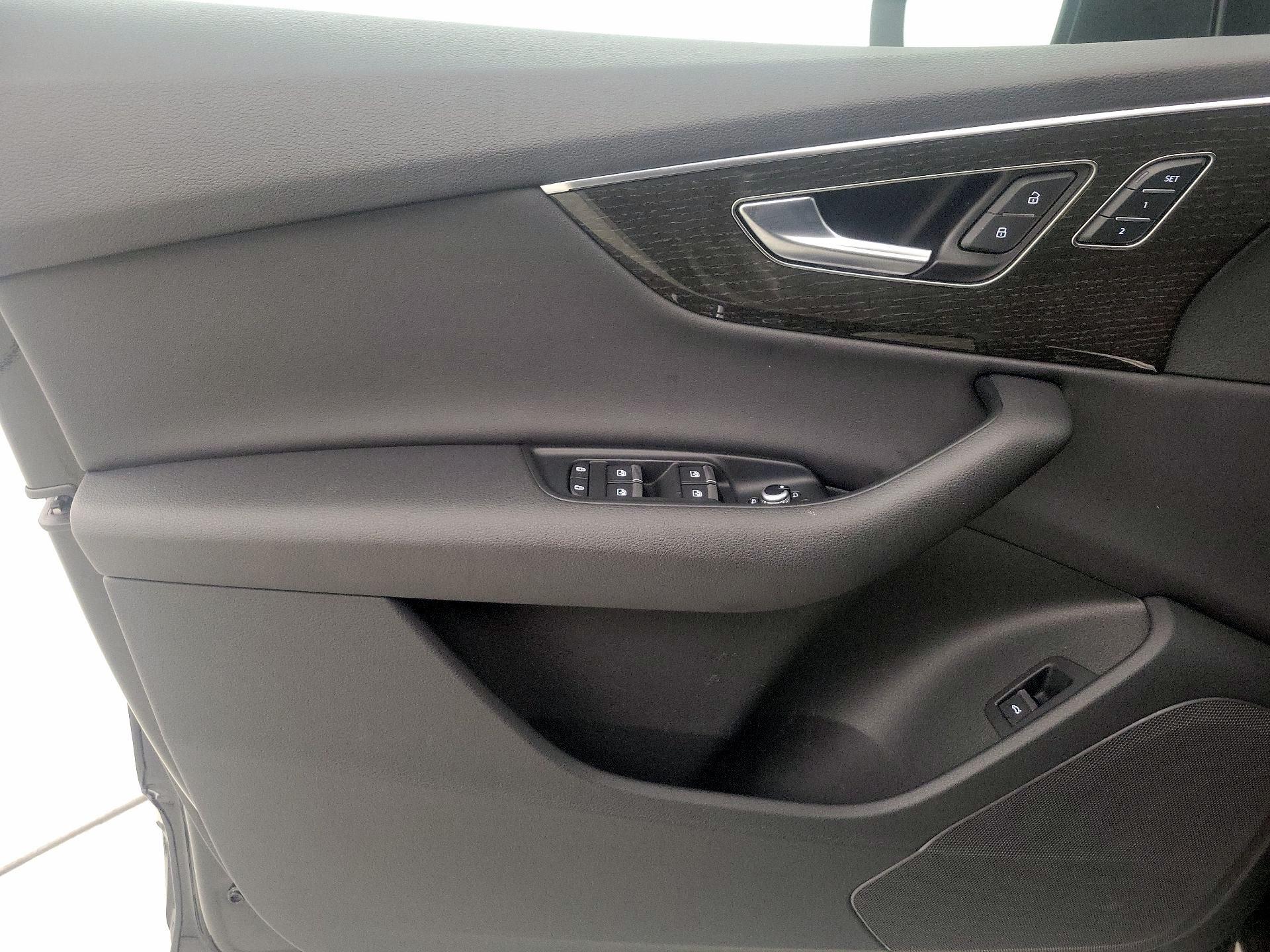 Thumbnail: 2023 Audi Q7 - 12