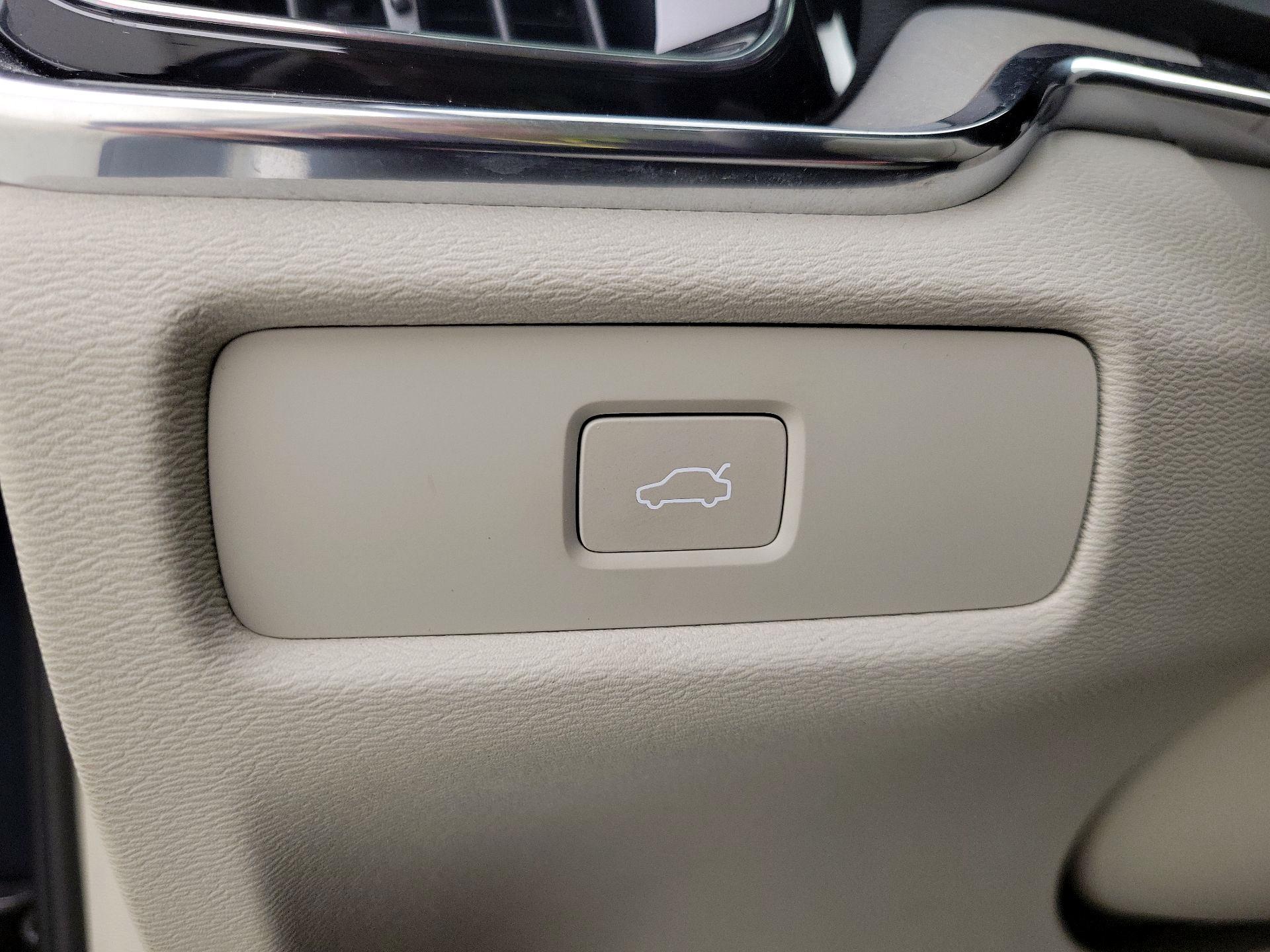 Thumbnail: 2024 Volvo S60 - 13