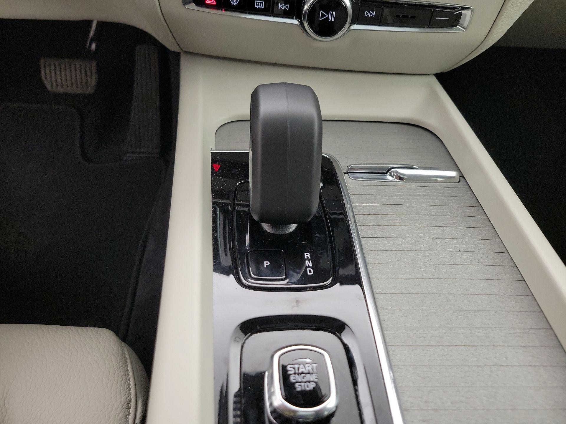 Thumbnail: 2024 Volvo S60 - 17