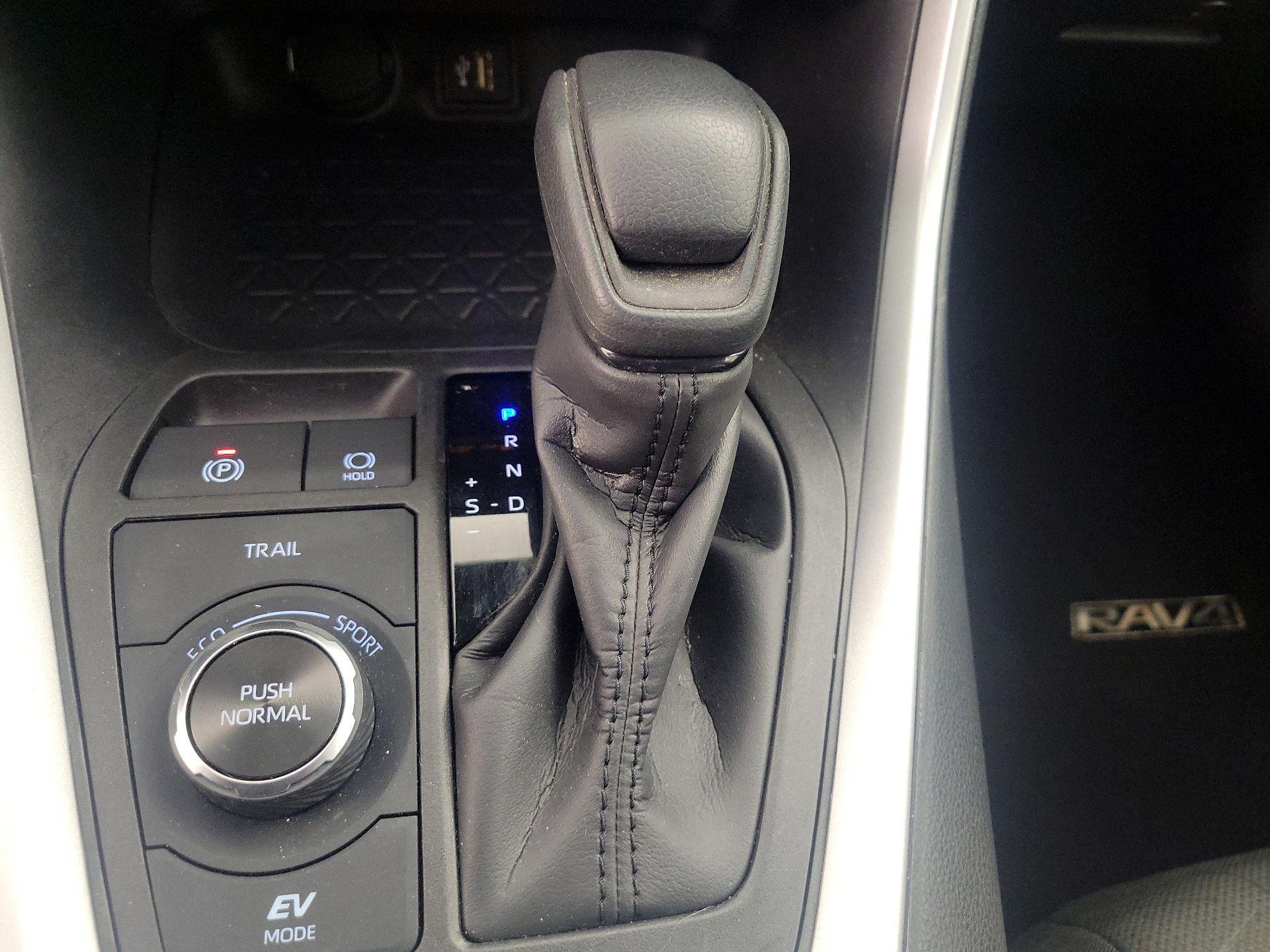 Thumbnail: 2023 Toyota RAV4 - 17