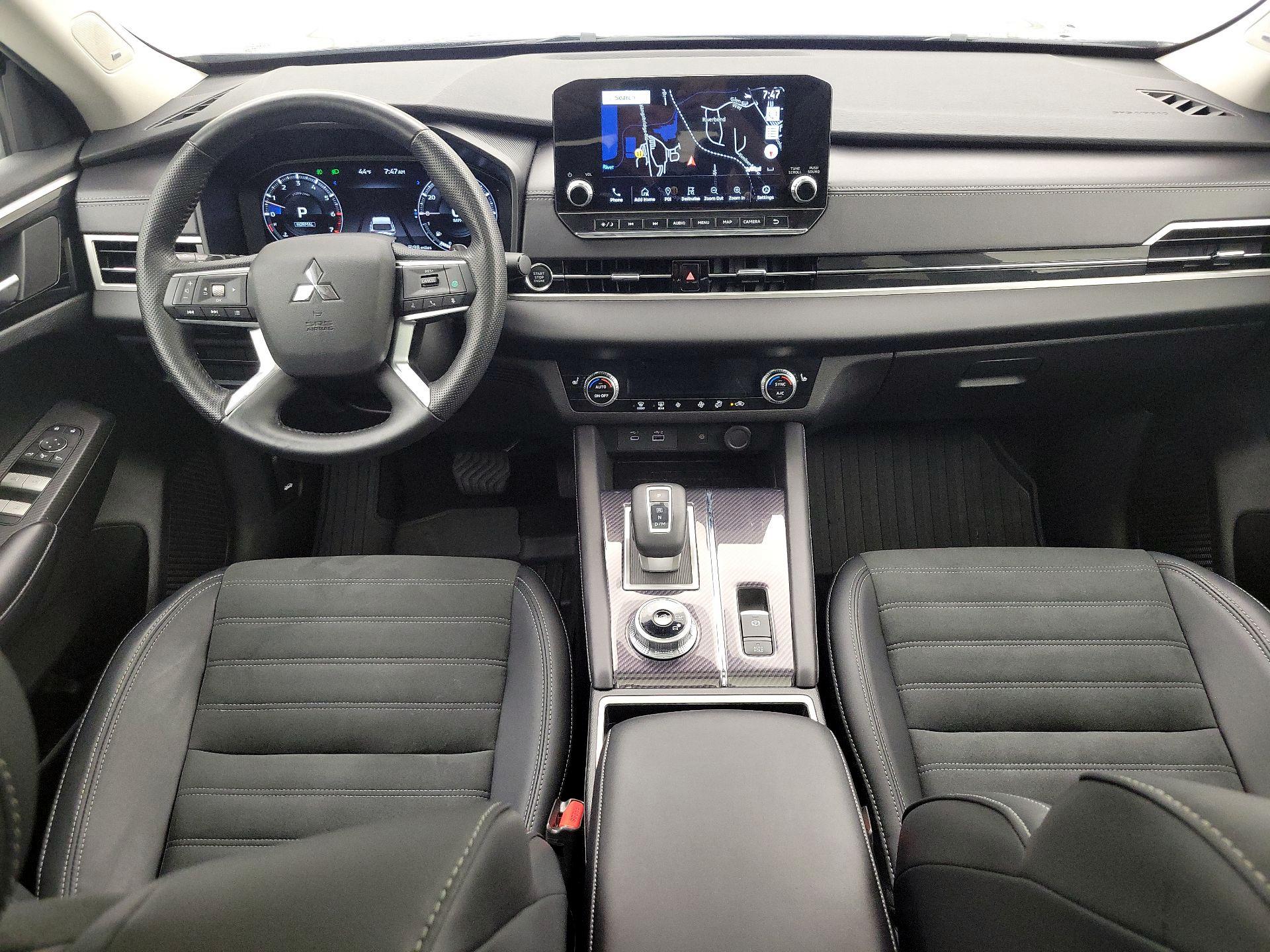 Thumbnail: 2024 Mitsubishi Outlander - 9