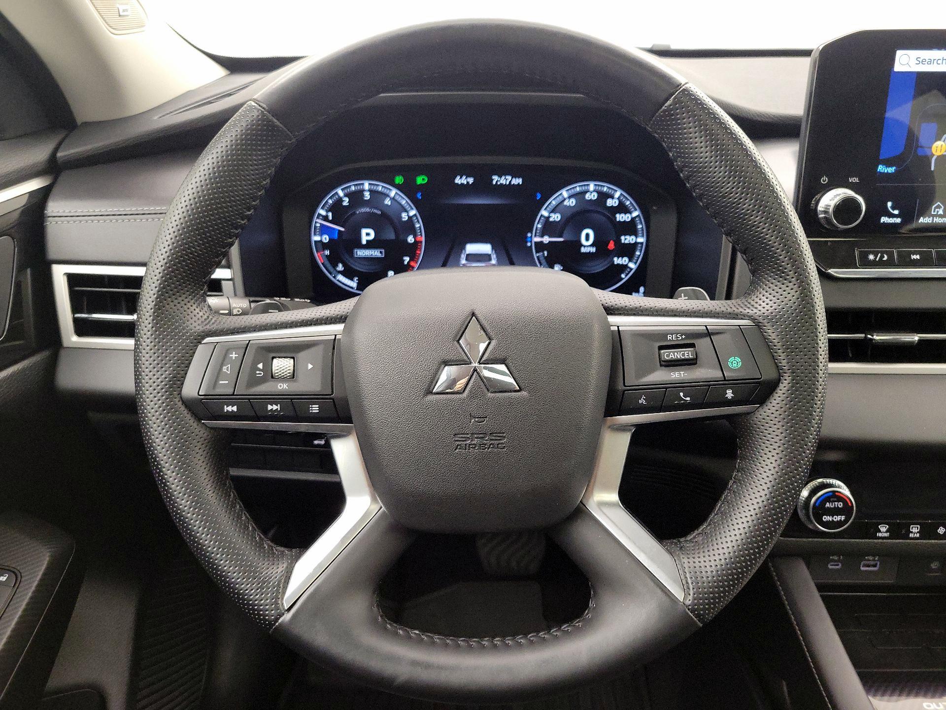 Thumbnail: 2024 Mitsubishi Outlander - 10