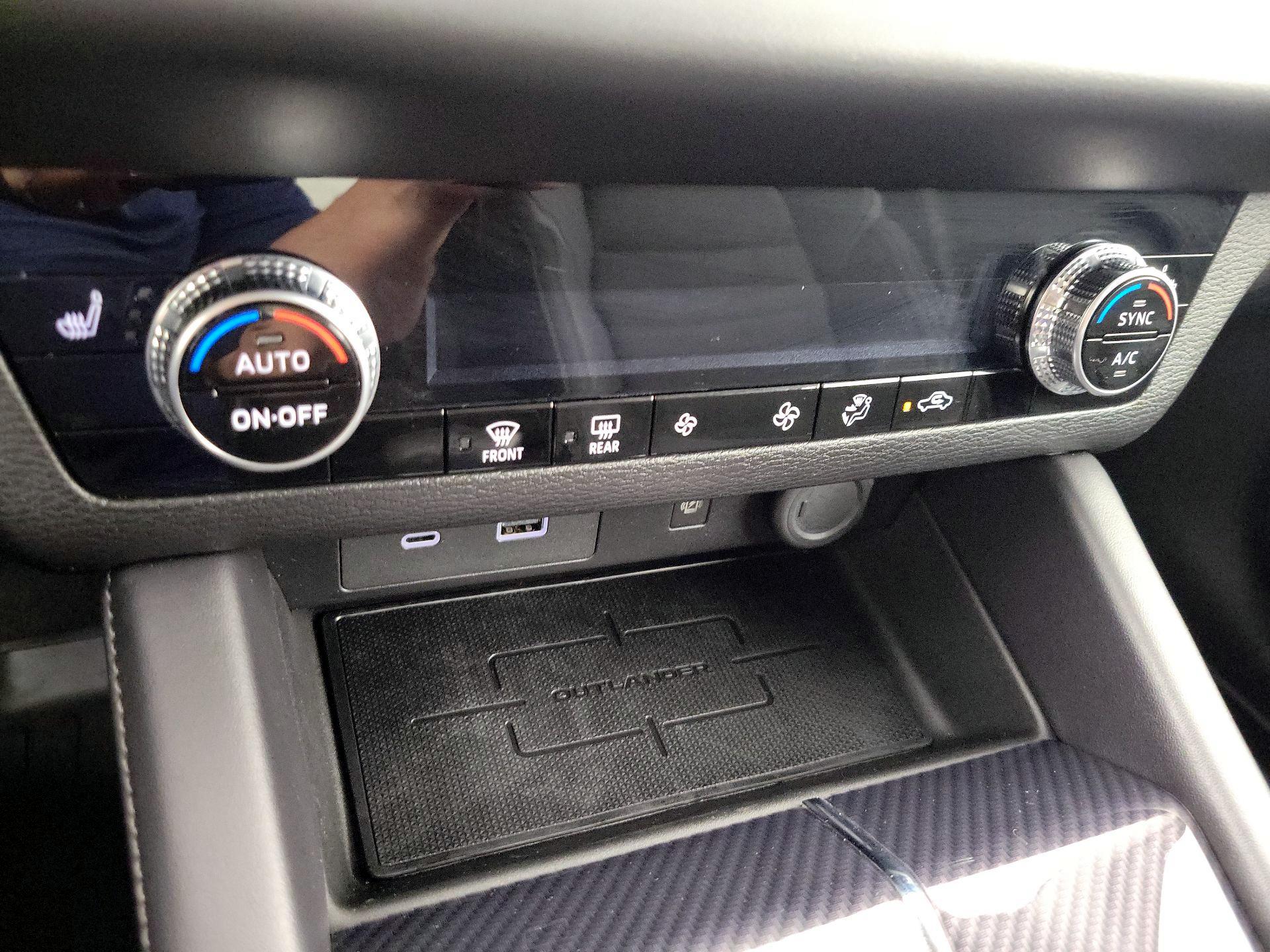 Thumbnail: 2024 Mitsubishi Outlander - 17