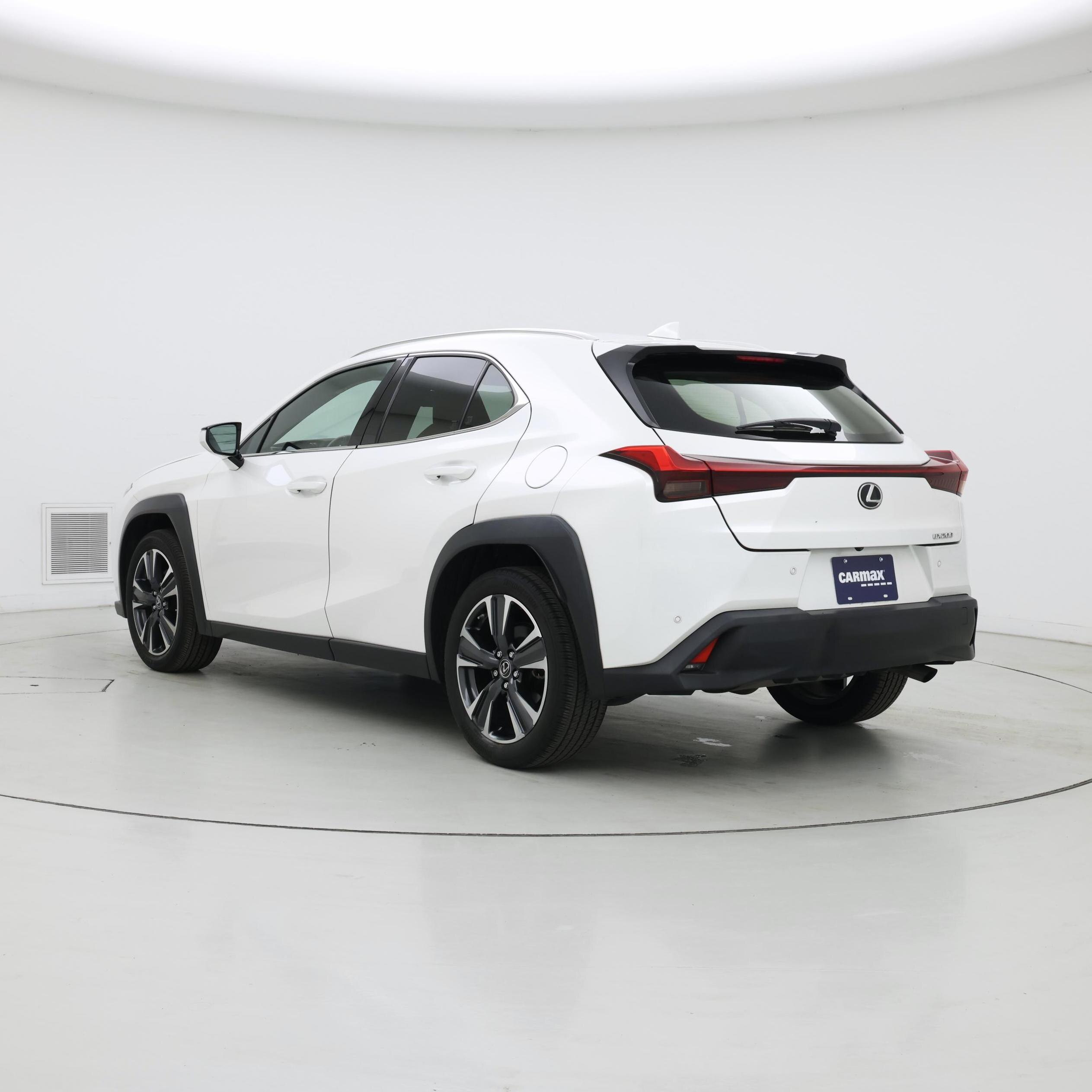 Thumbnail: 2021 Lexus UX - 2