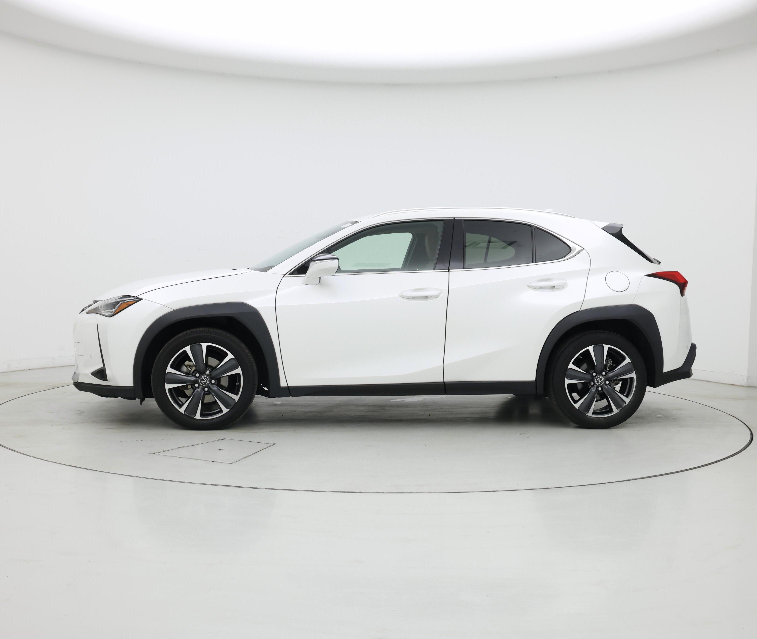 Thumbnail: 2021 Lexus UX - 3