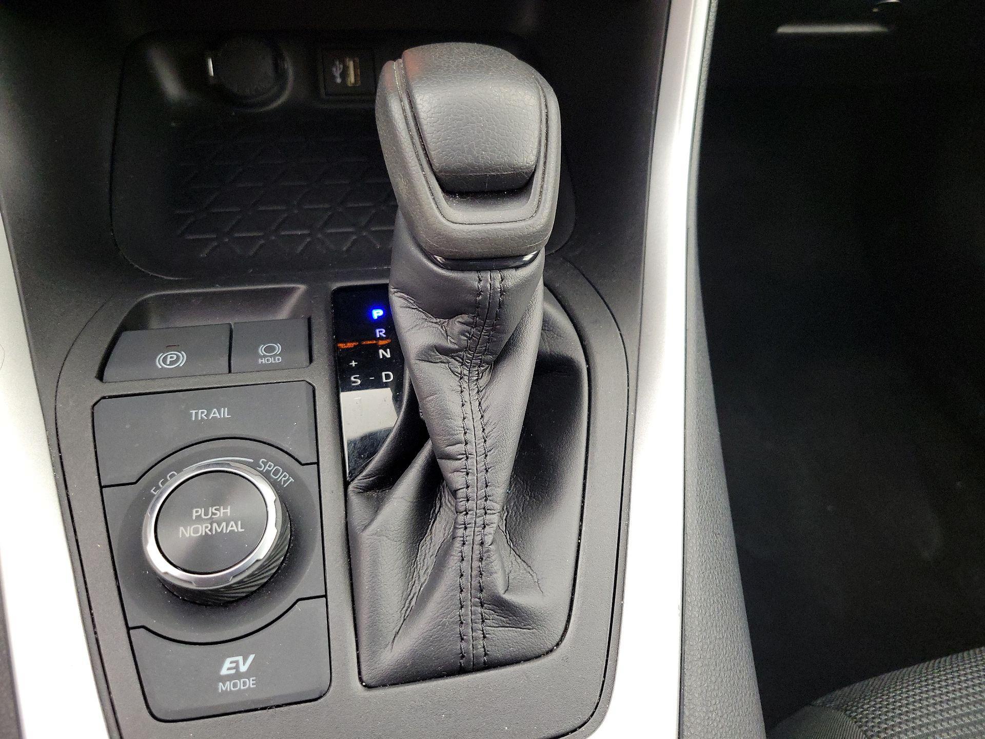 Thumbnail: 2024 Toyota RAV4 - 17