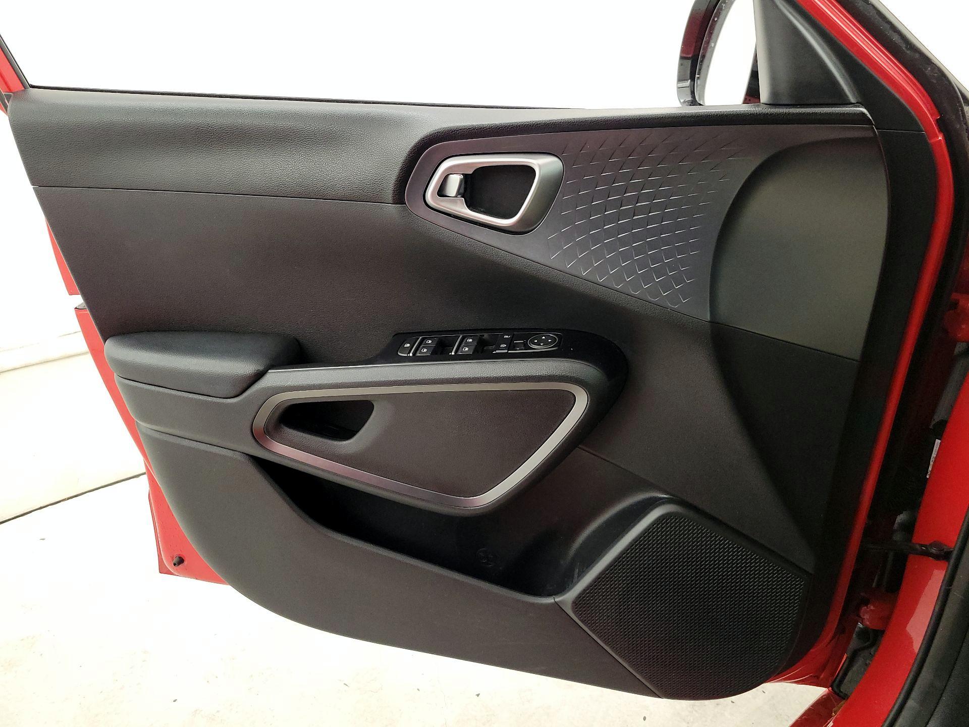 Thumbnail: 2020 Kia Soul - 12